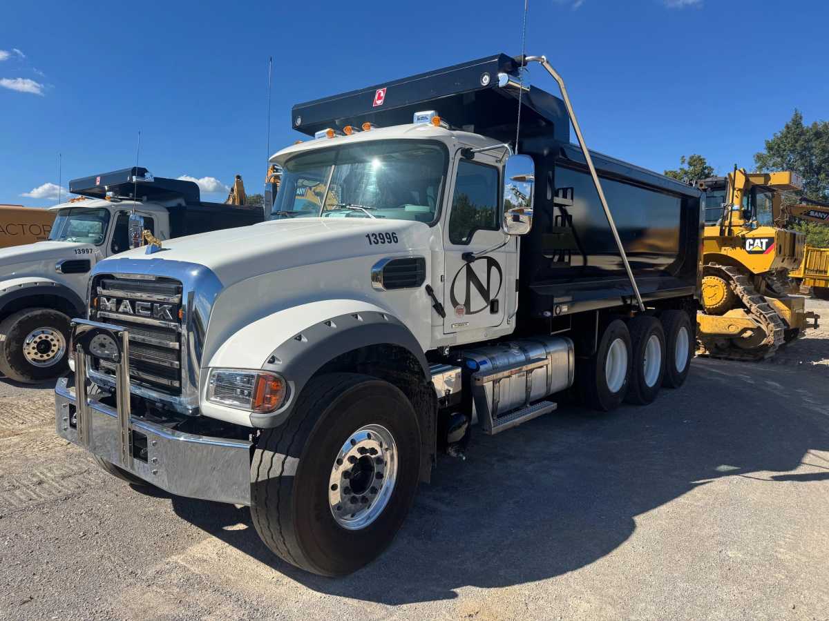 2025 MACK GR64F Photo 1