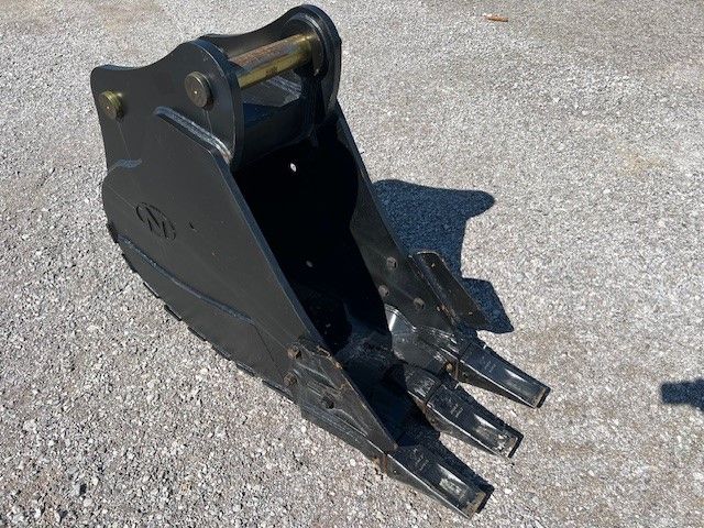 24" DIGGING BUCKET WITH 90MM PINS Photo 4 Thumbnail