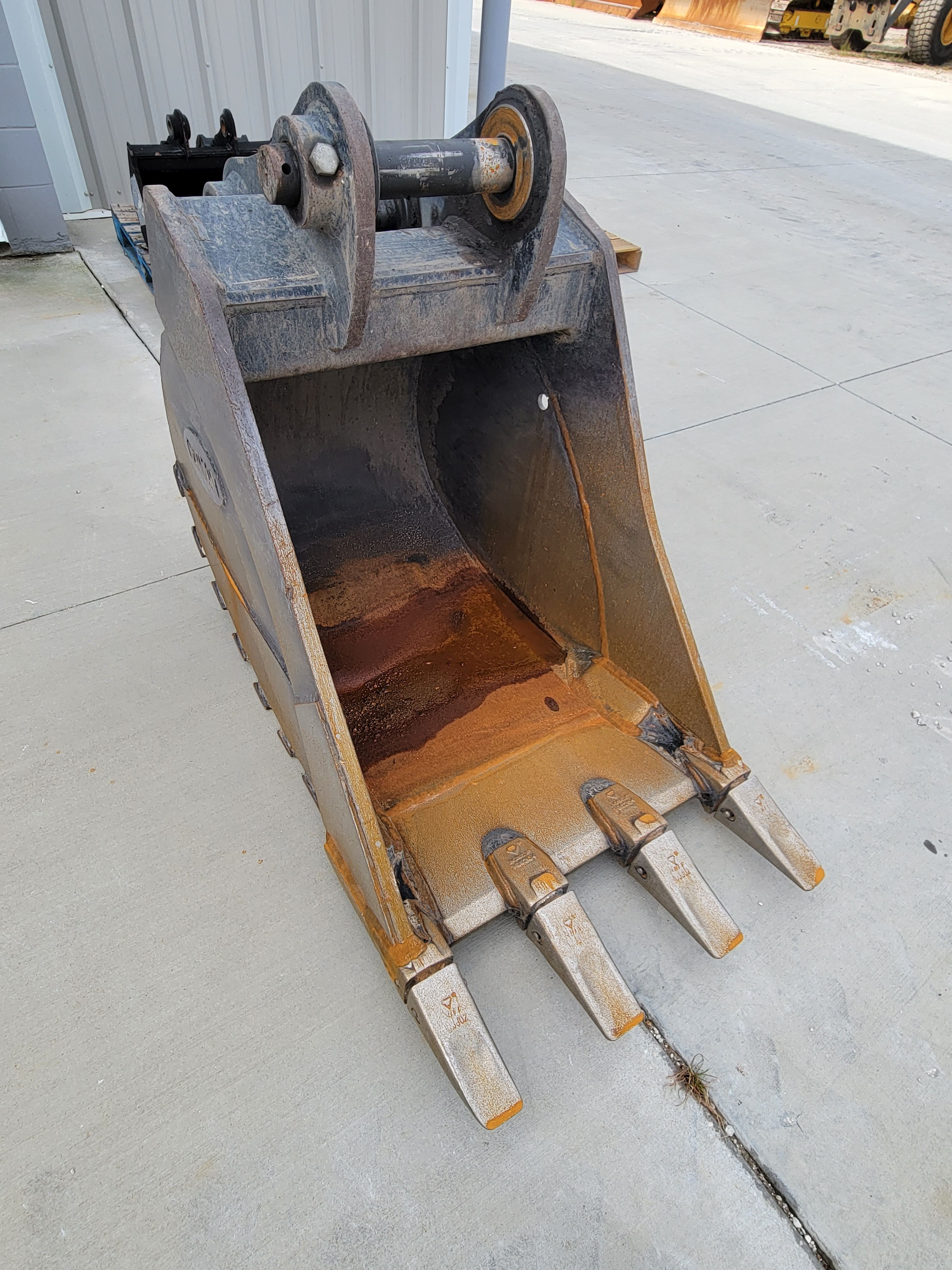 30" BUCKET FOR SY155U Photo 2 Thumbnail