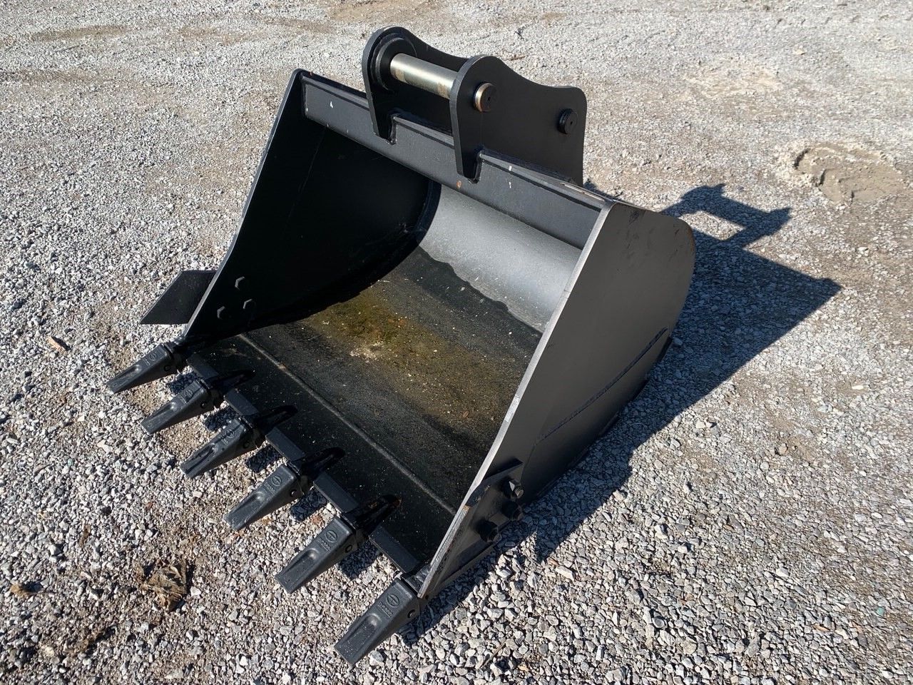 42" BUCKET FOR SY95C Photo 4 Thumbnail