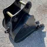 24" EXCAVATOR DIGGING BUCKET 50MM PIN Photo 1