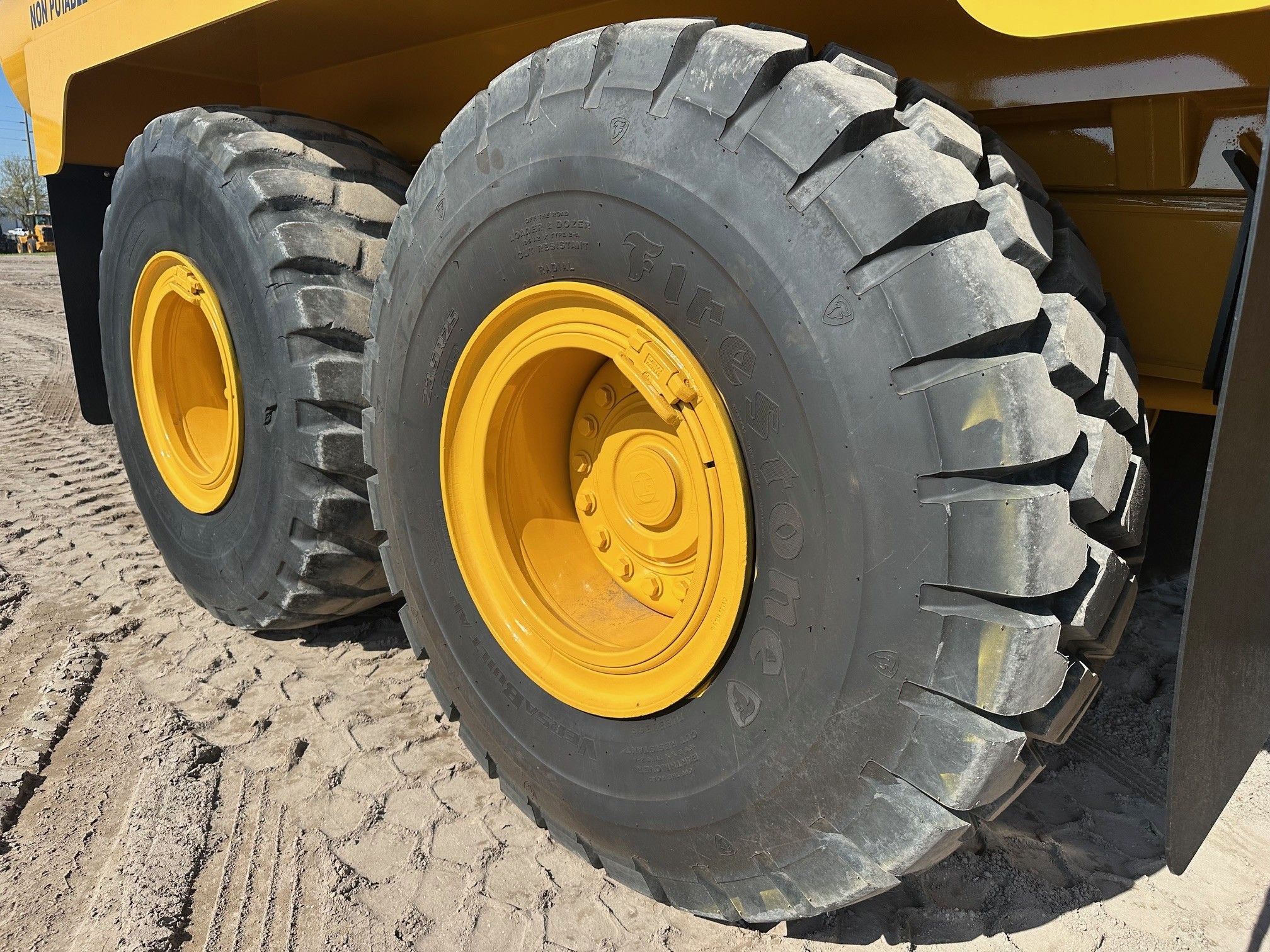 2018 JOHN DEERE 260E Photo 14 Thumbnail