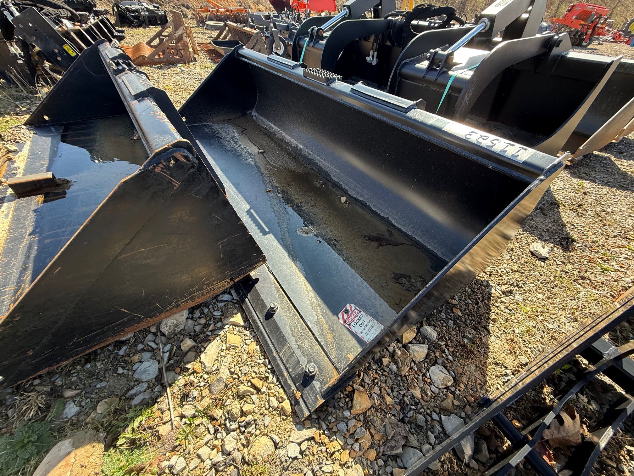 84" BUCKET FOR 333P Photo 2 Thumbnail