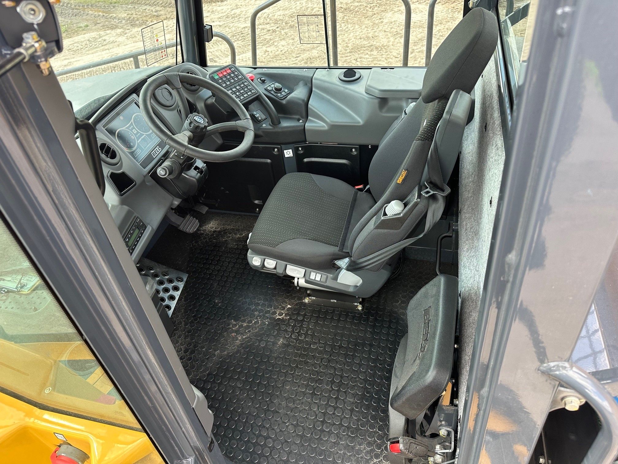 2025 BELL B45E Photo 7 Thumbnail