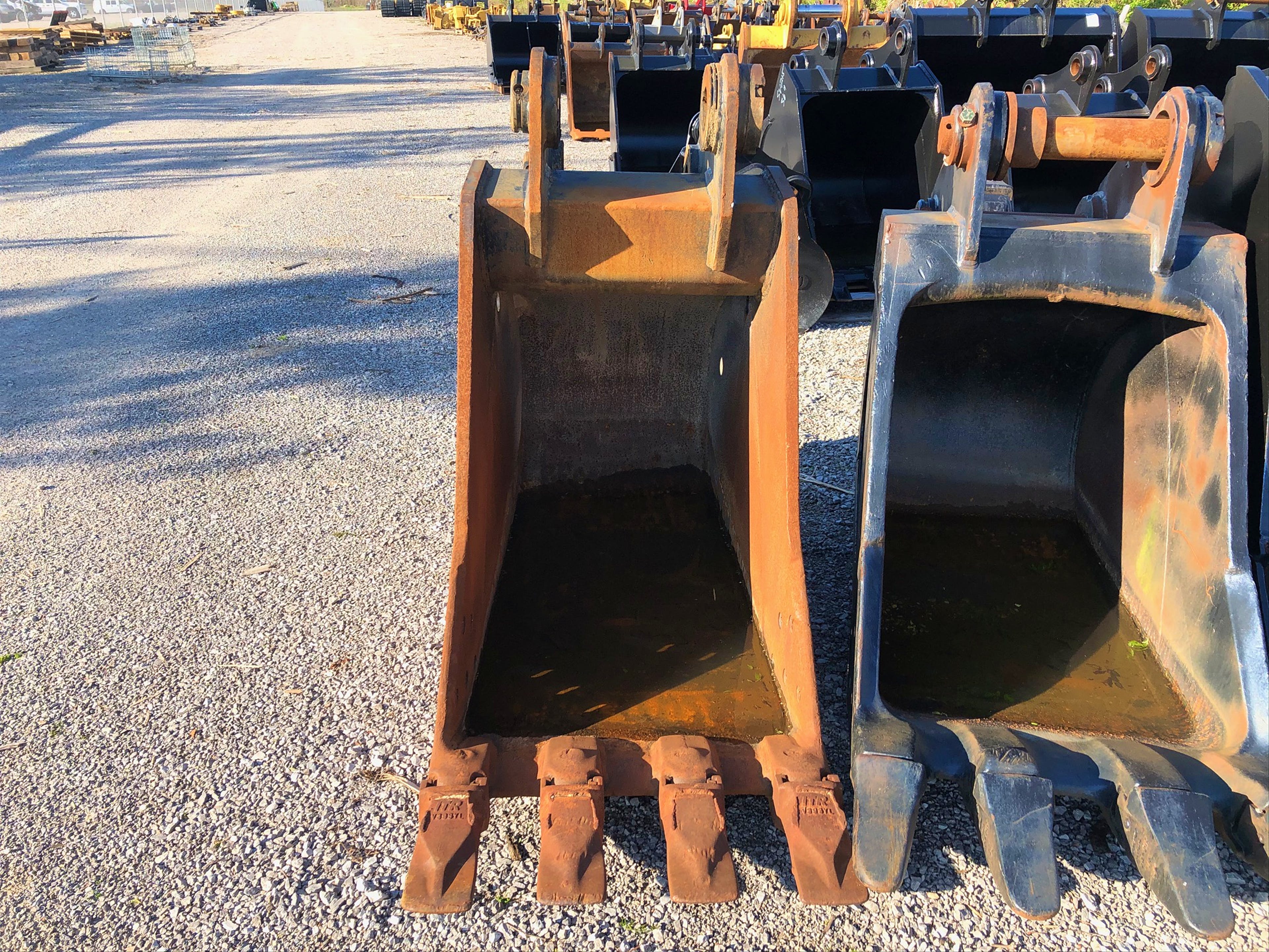 30" BUCKET FOR SY235C Photo 1 Thumbnail