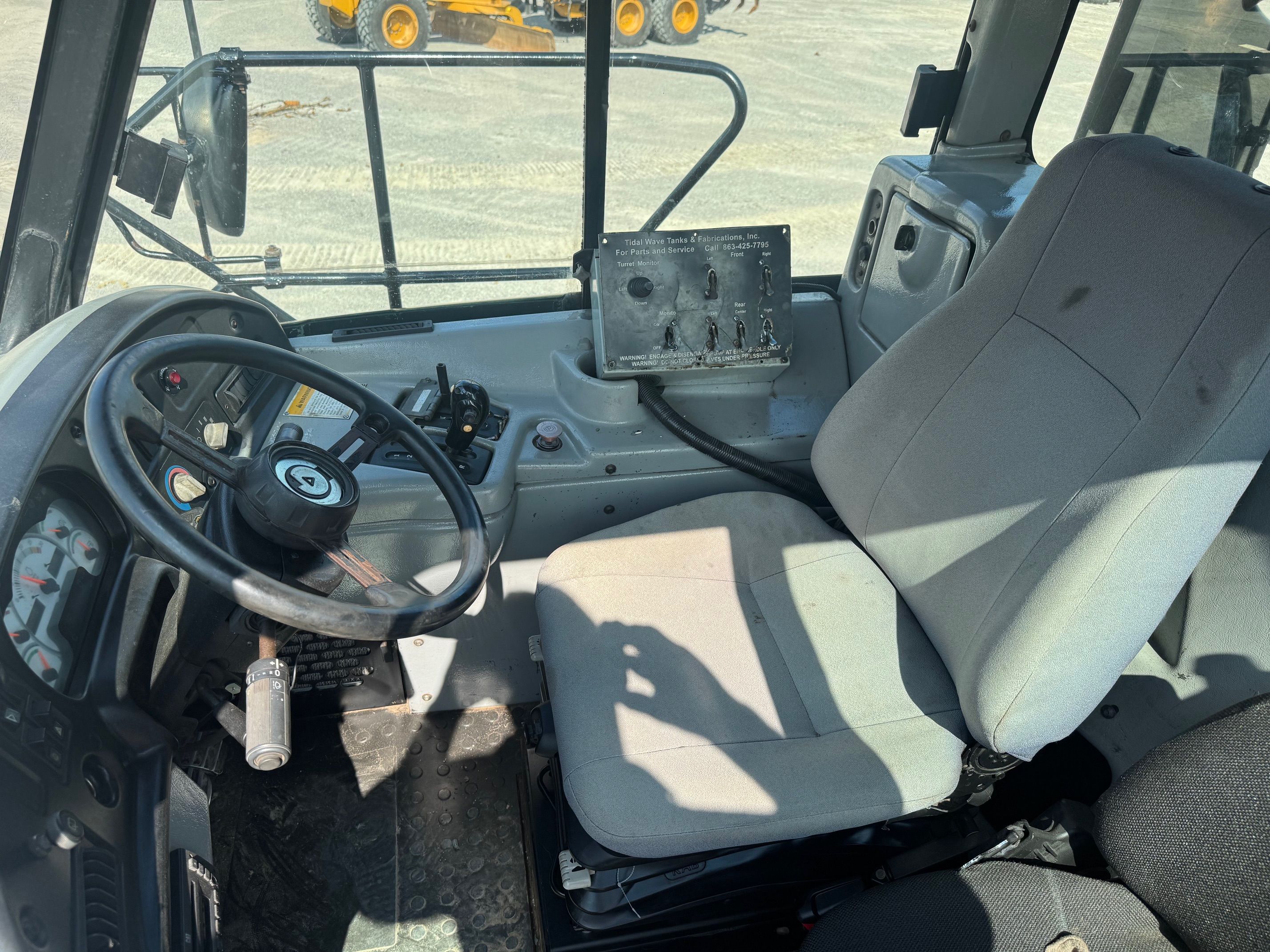 2004 CAT 735 Photo 11 Thumbnail