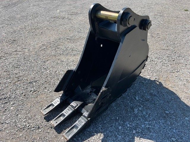 24" DIGGING BUCKET WITH 90MM PINS Photo 1 Thumbnail