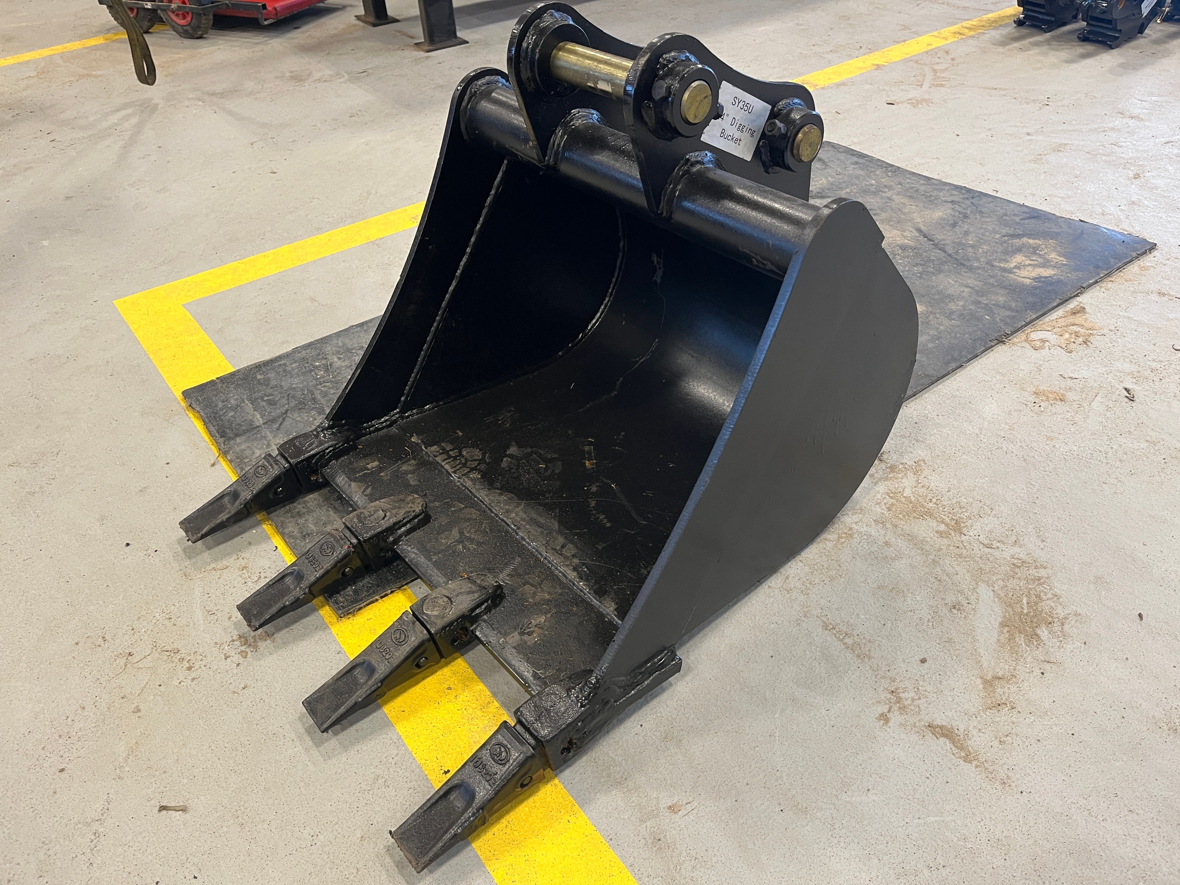 24" BUCKET FOR SY35U Photo 1 Thumbnail