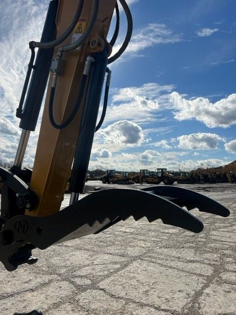 THUMB FOR SY60C (FOR USE W/ QUICK COUPLER) Photo 1 Thumbnail