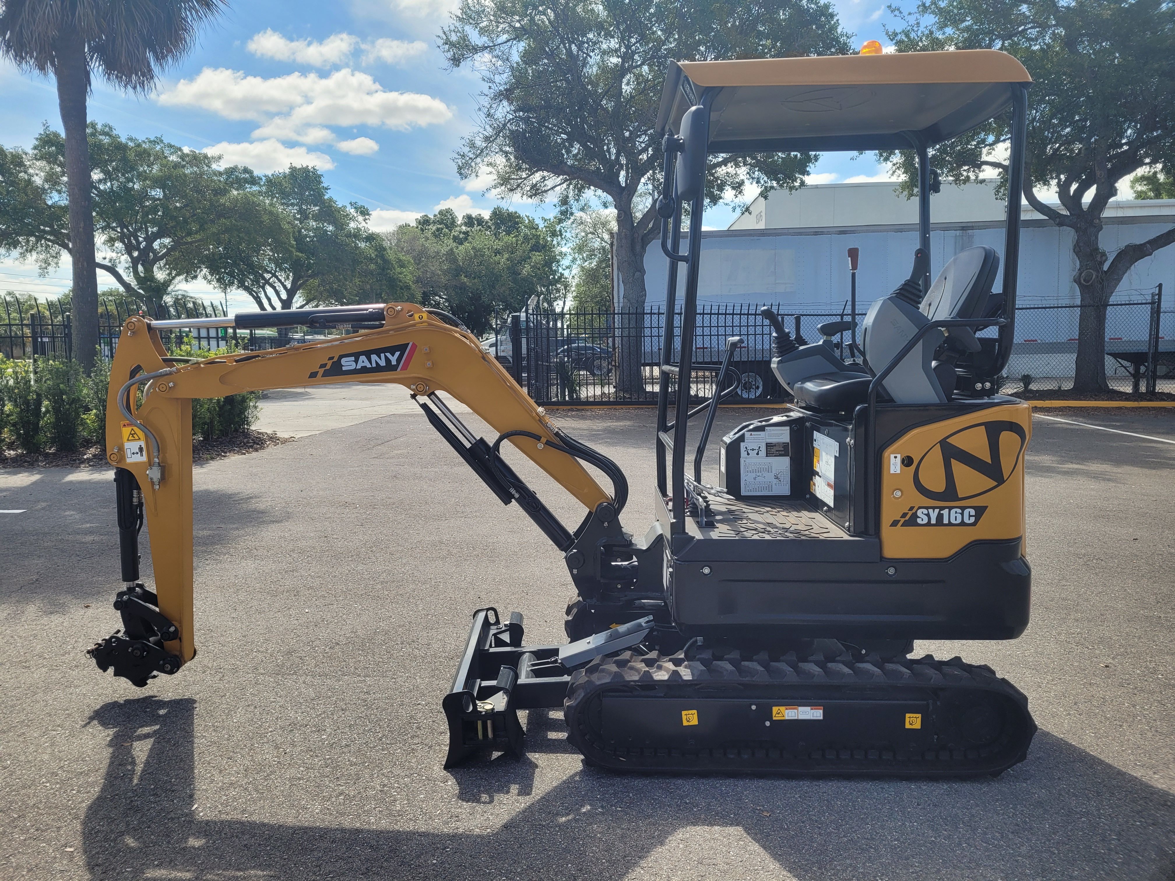 2022 SANY SY16C Photo 2 Thumbnail