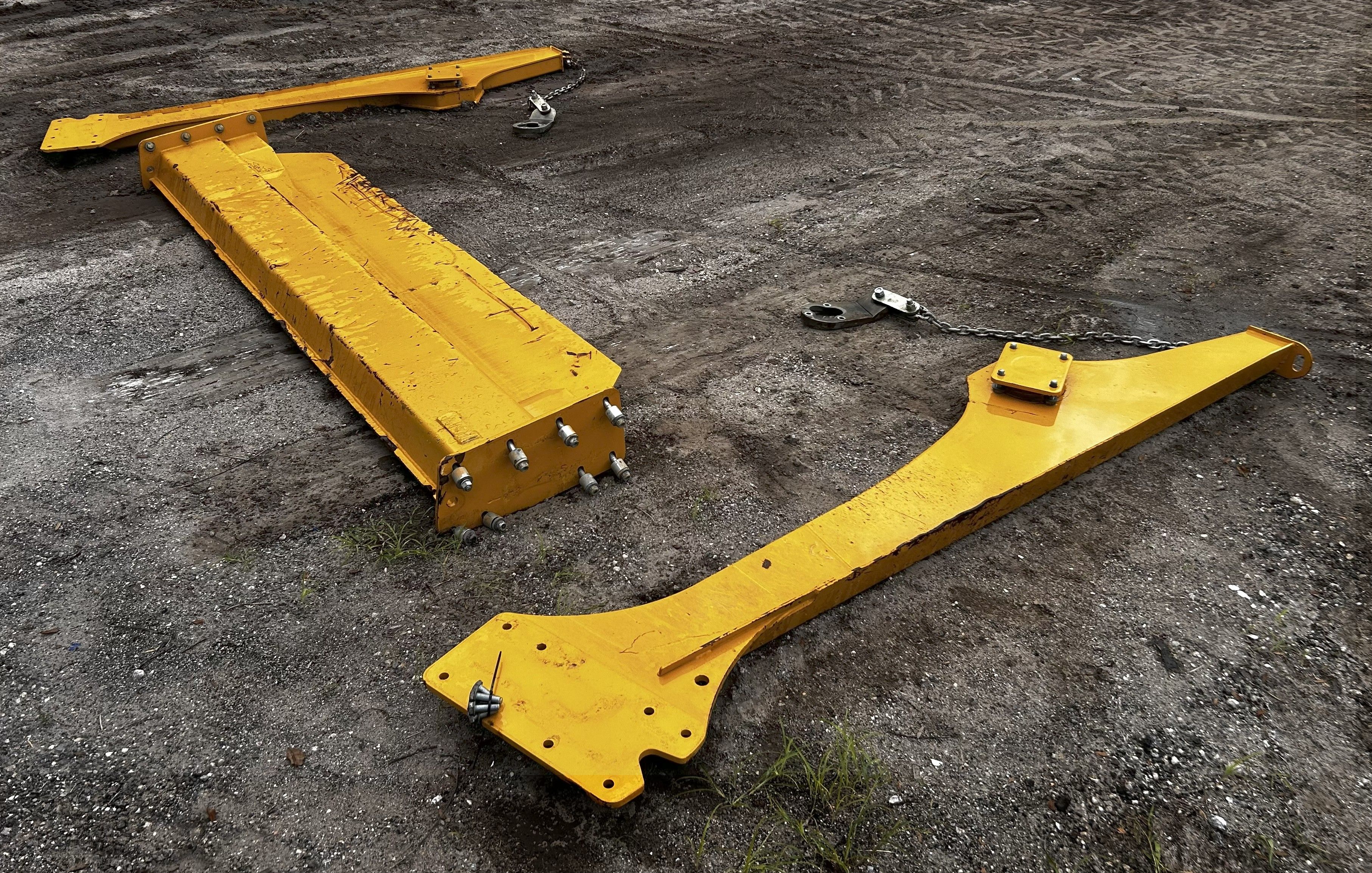 JOHN DEERE 310P TAILGATE Photo 2 Thumbnail