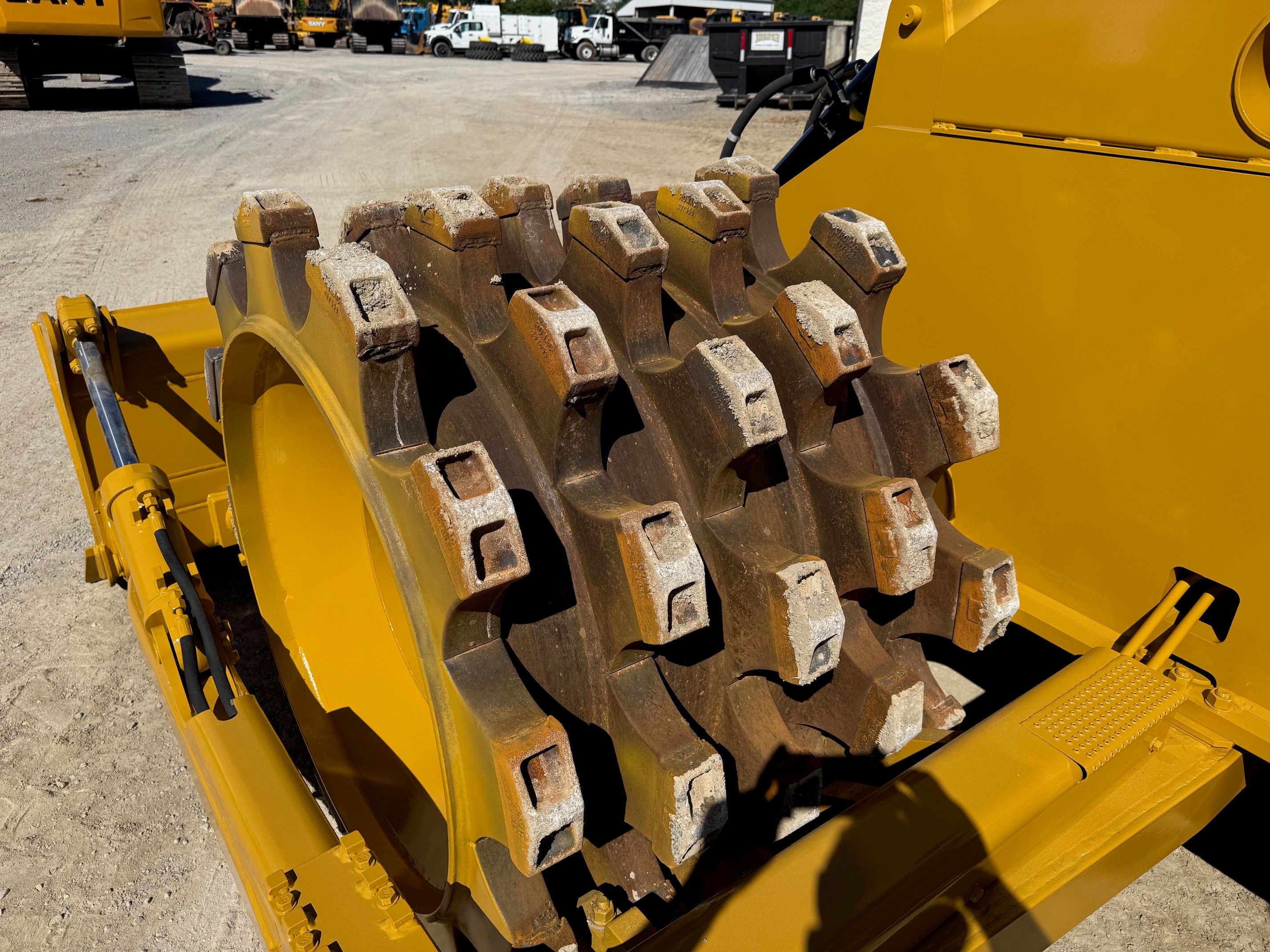 2006 CAT 815F Photo 10 Thumbnail