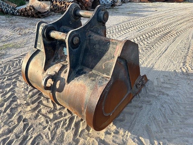 60" EXCAVATOR BUCKET Photo 3 Thumbnail