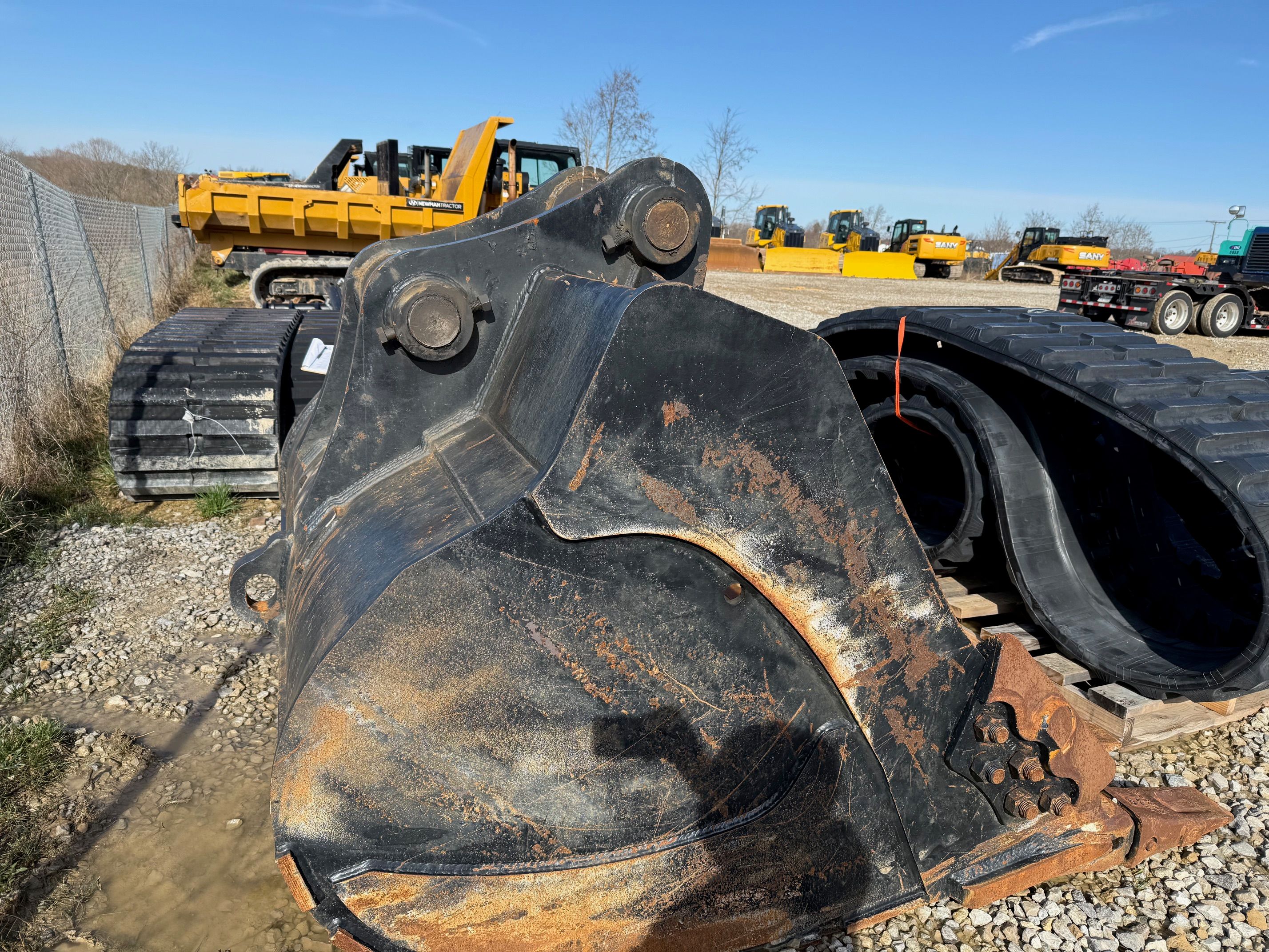 84" EXCAVATOR DIGGING BUCKET 110MM PIN Photo 3 Thumbnail