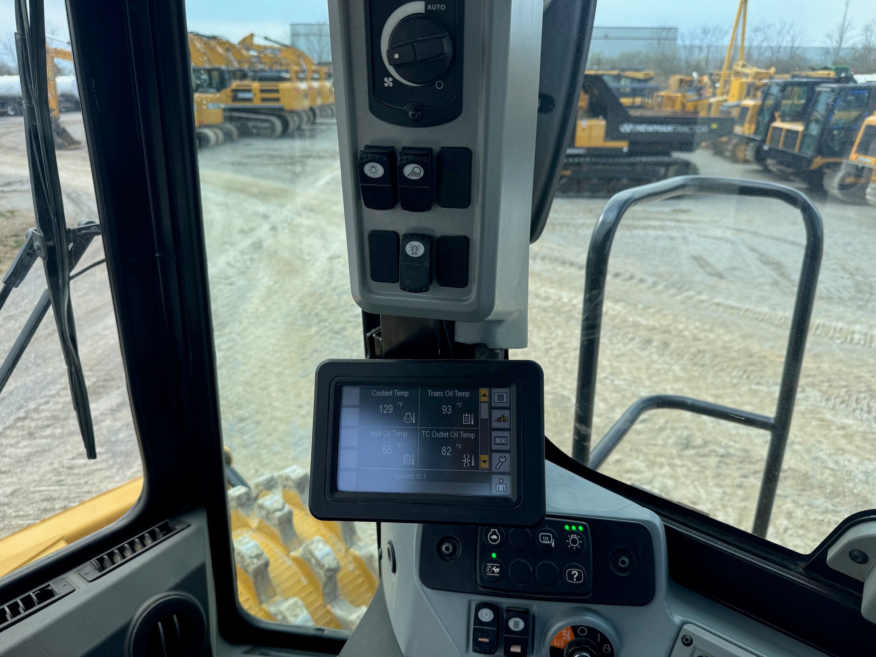 2019 CAT 815K Photo 13 Thumbnail