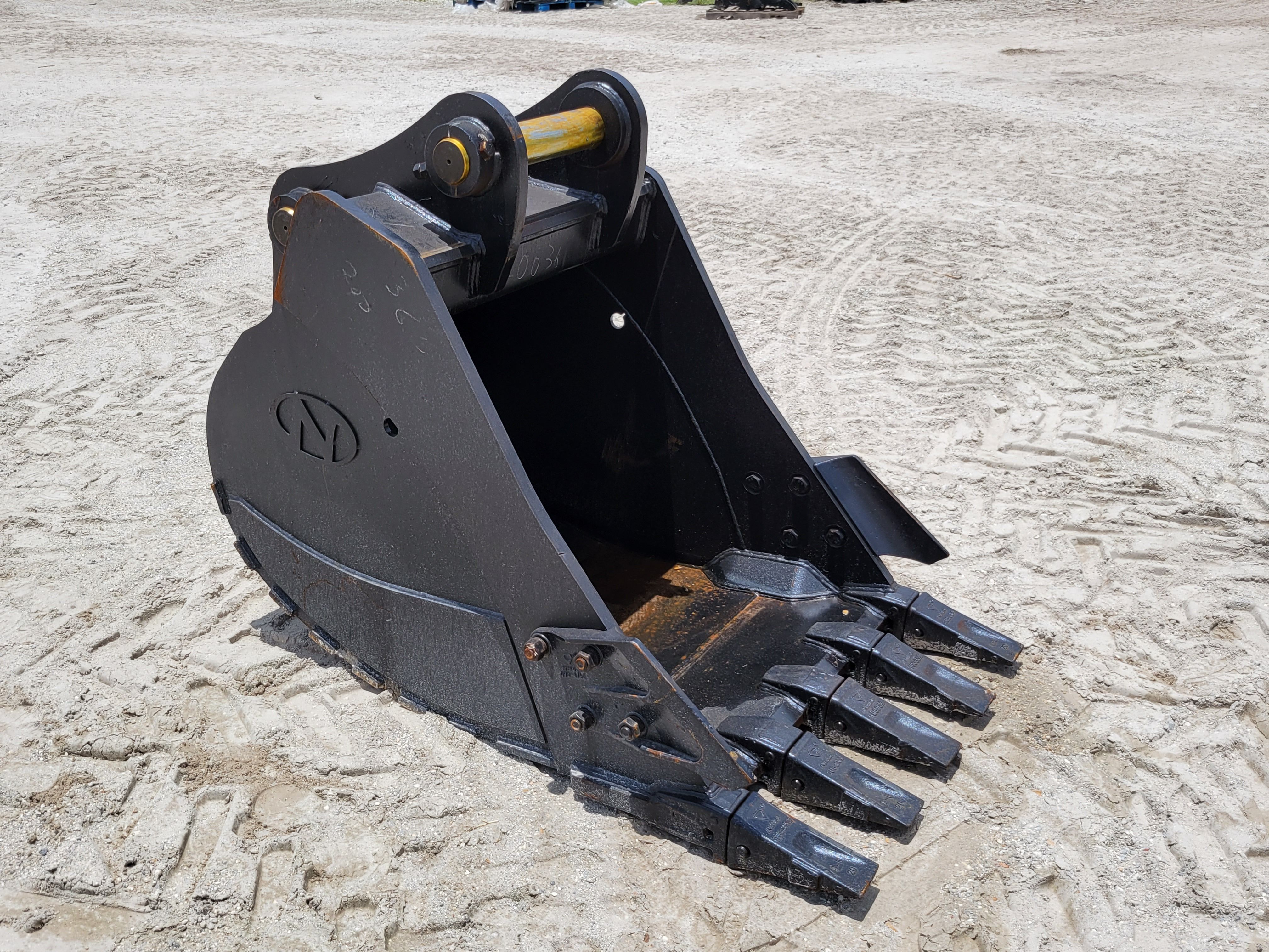 36" BUCKET FOR SY215C Photo 2 Thumbnail