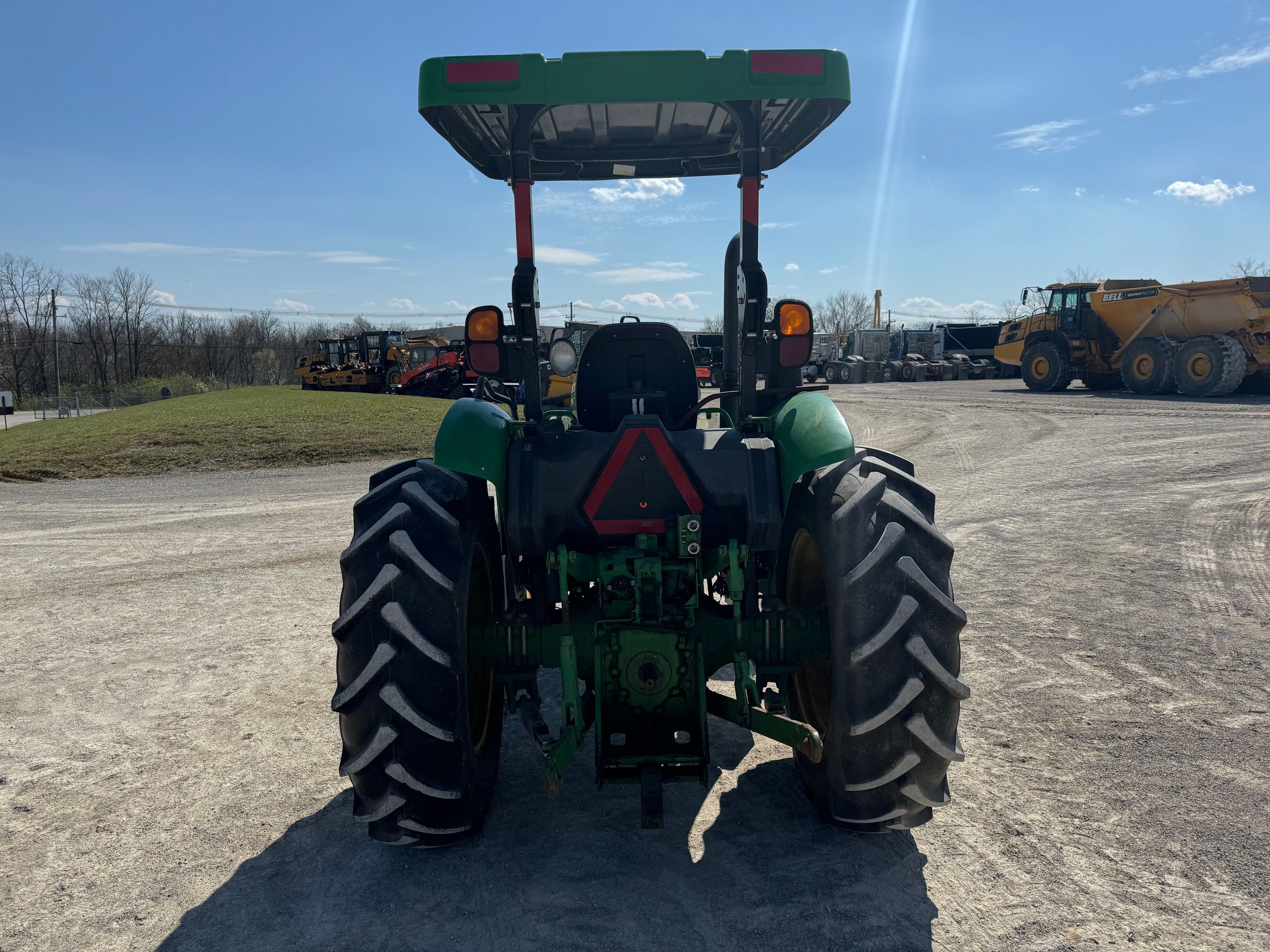 2018 JOHN DEERE 5045E Photo 3 Thumbnail