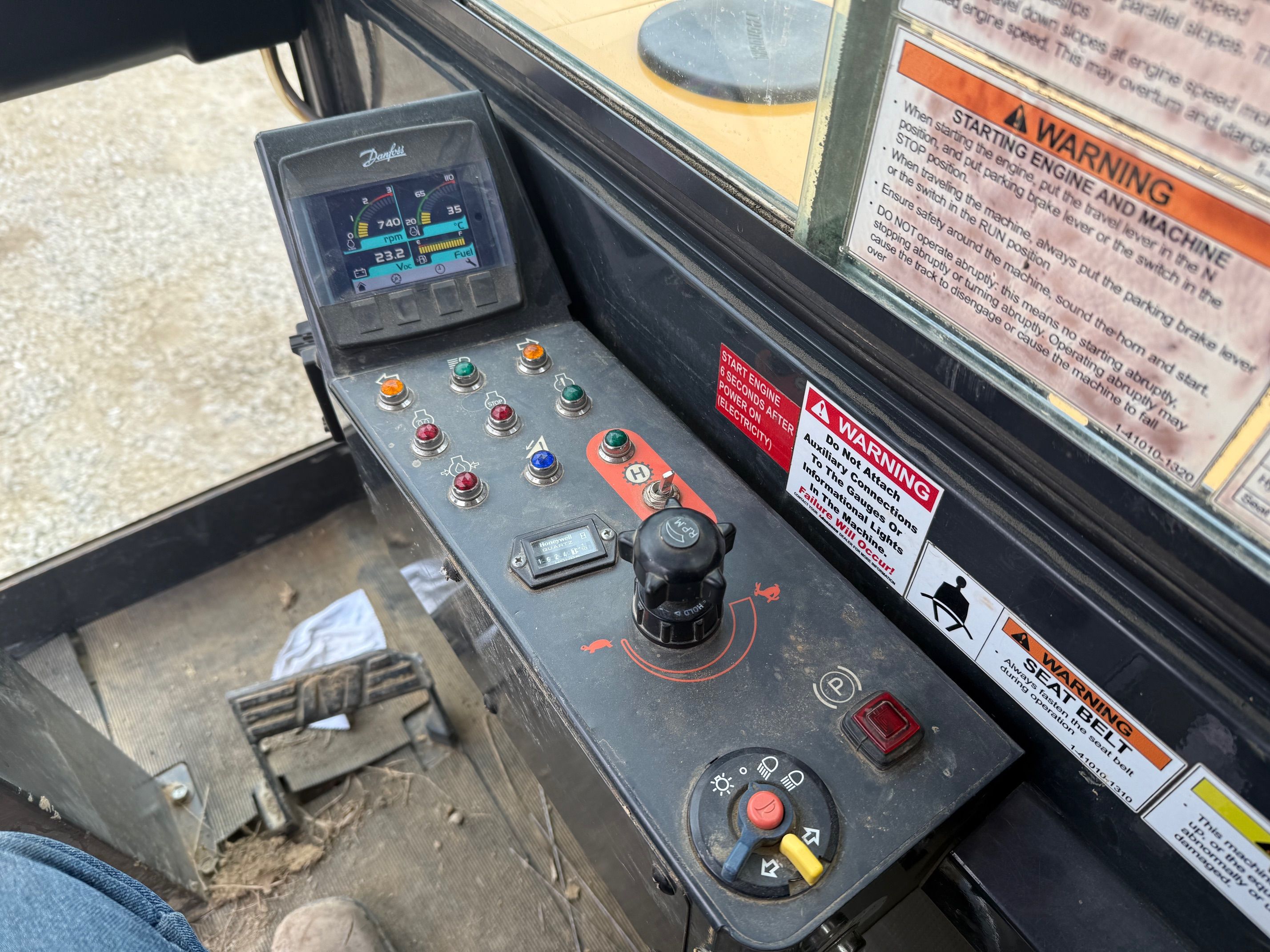 2014 MOROOKA MST 1500VD Photo 9 Thumbnail