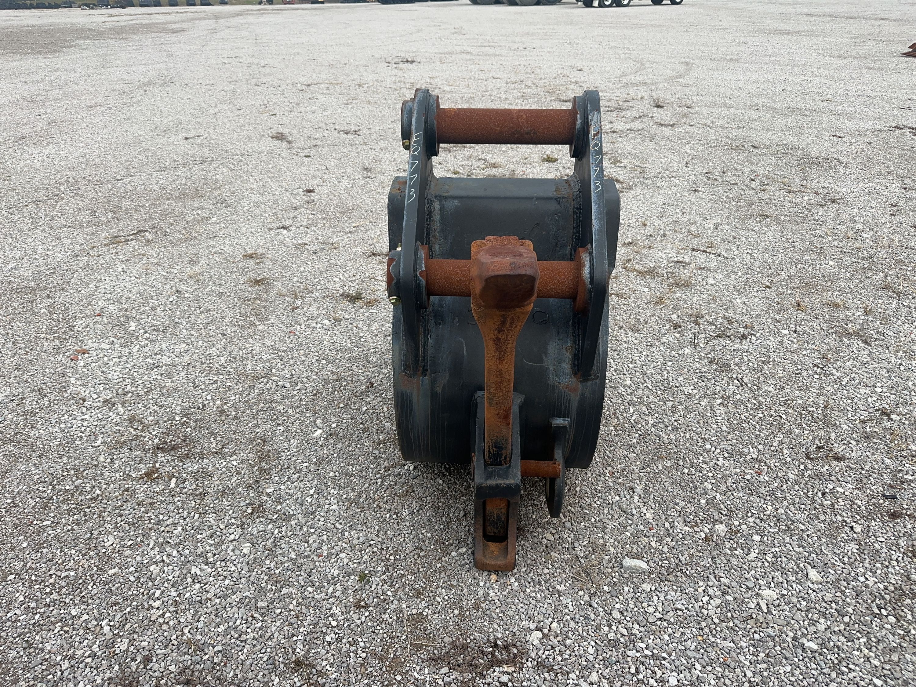 32" ROCK BUCKET W/ RIPPER FOR SY500H Photo 4 Thumbnail