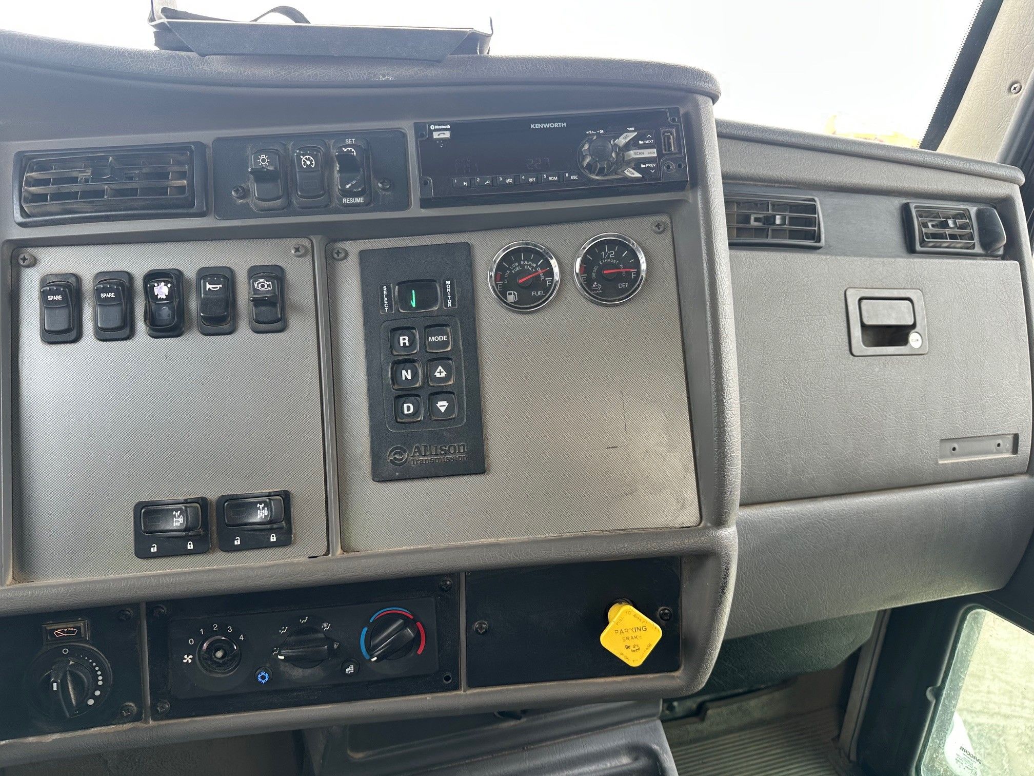 2019 KENWORTH T370 WATER Photo 8 Thumbnail