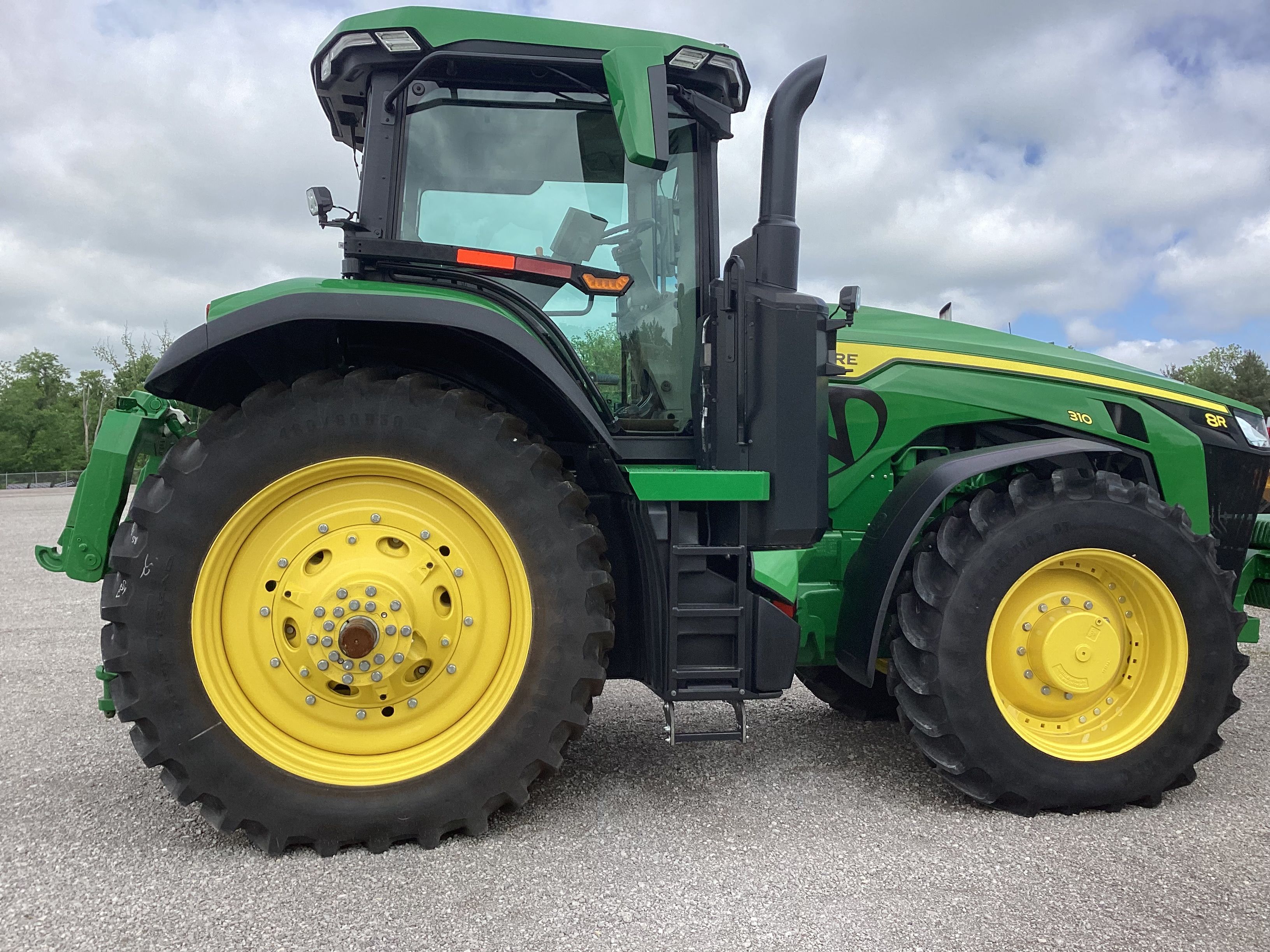 2023 JOHN DEERE 8R 310 Photo 2 Thumbnail