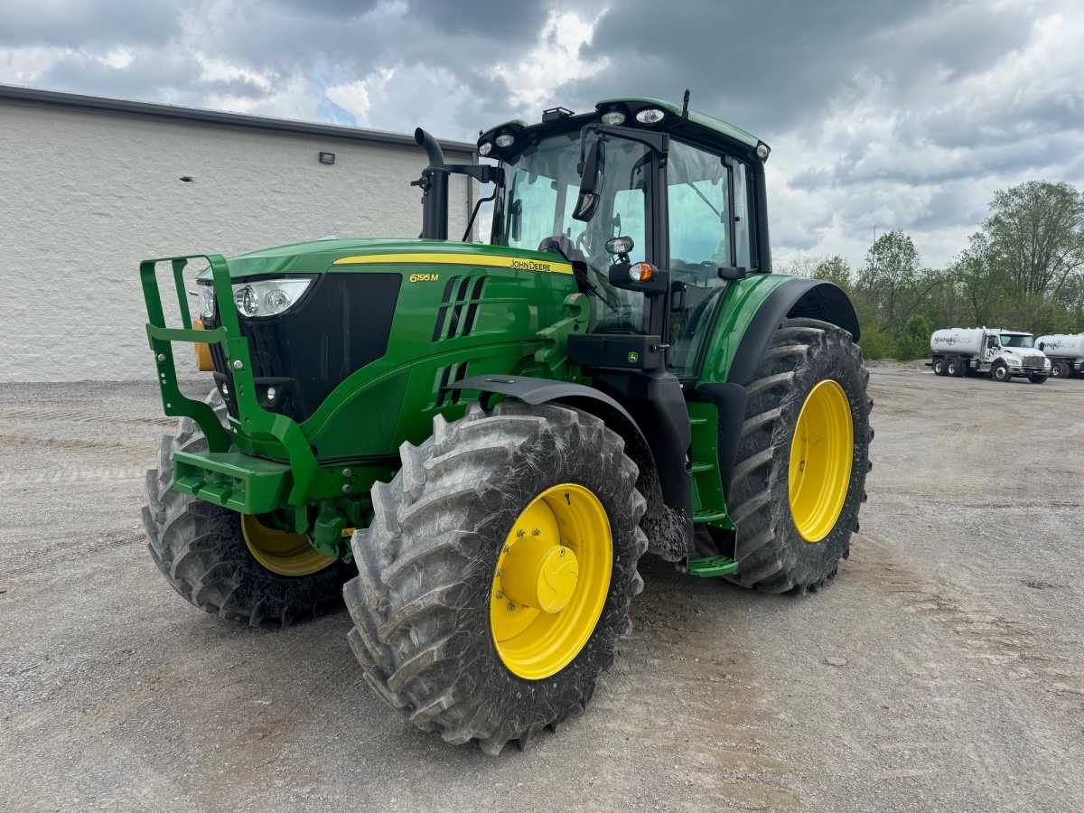 2023 JOHN DEERE 6195M Photo 1