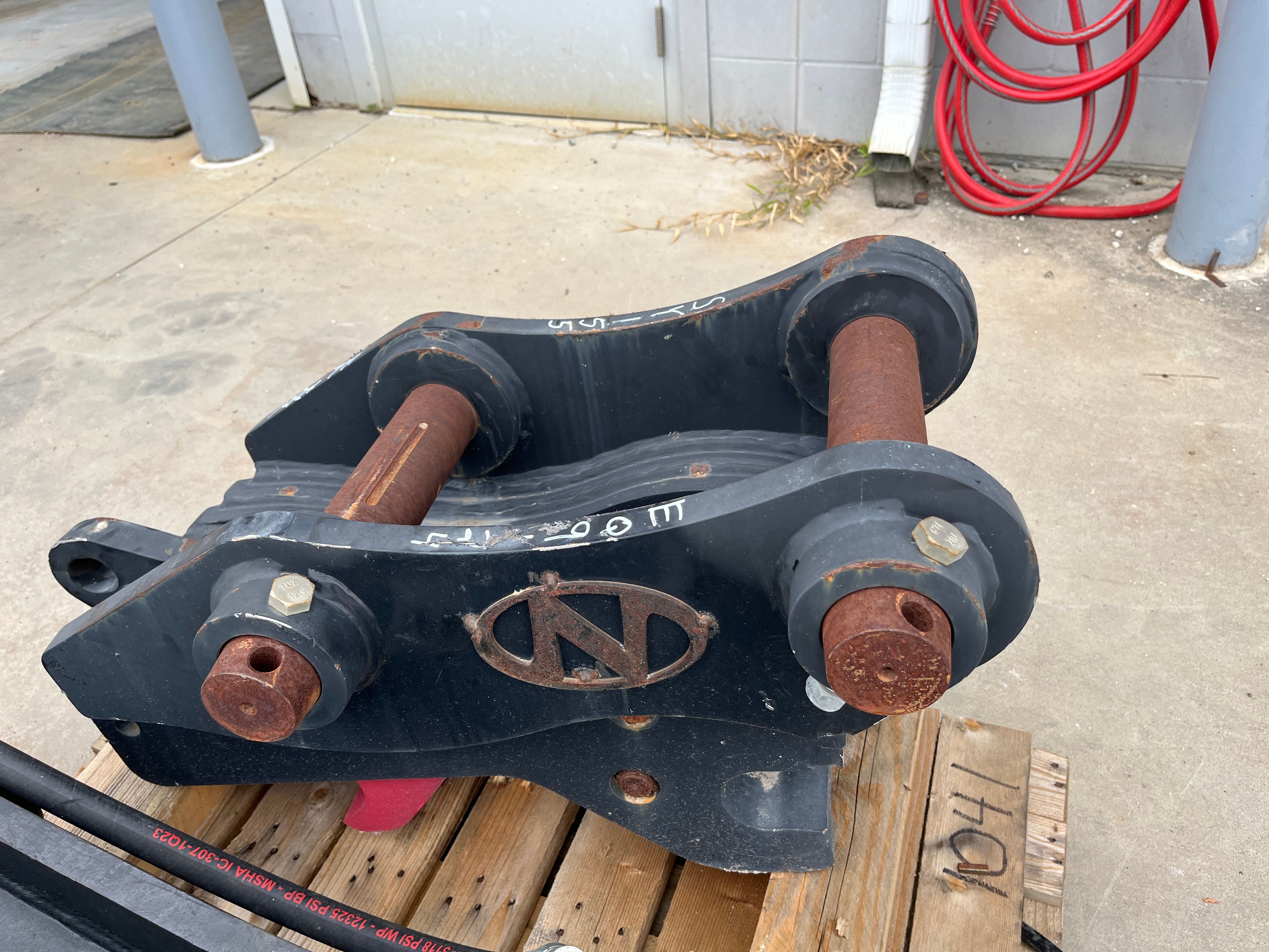 HYDRAULIC QUICK COUPLER FOR SY155U Photo 2 Thumbnail