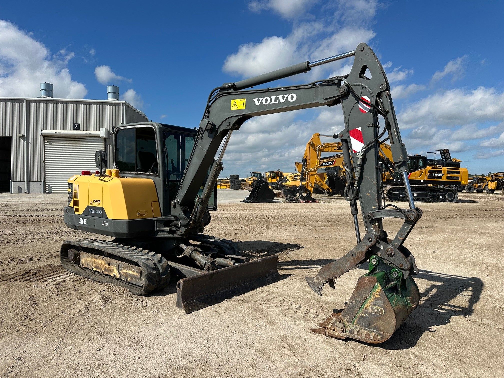 2017 VOLVO EC60E Photo 6 Thumbnail