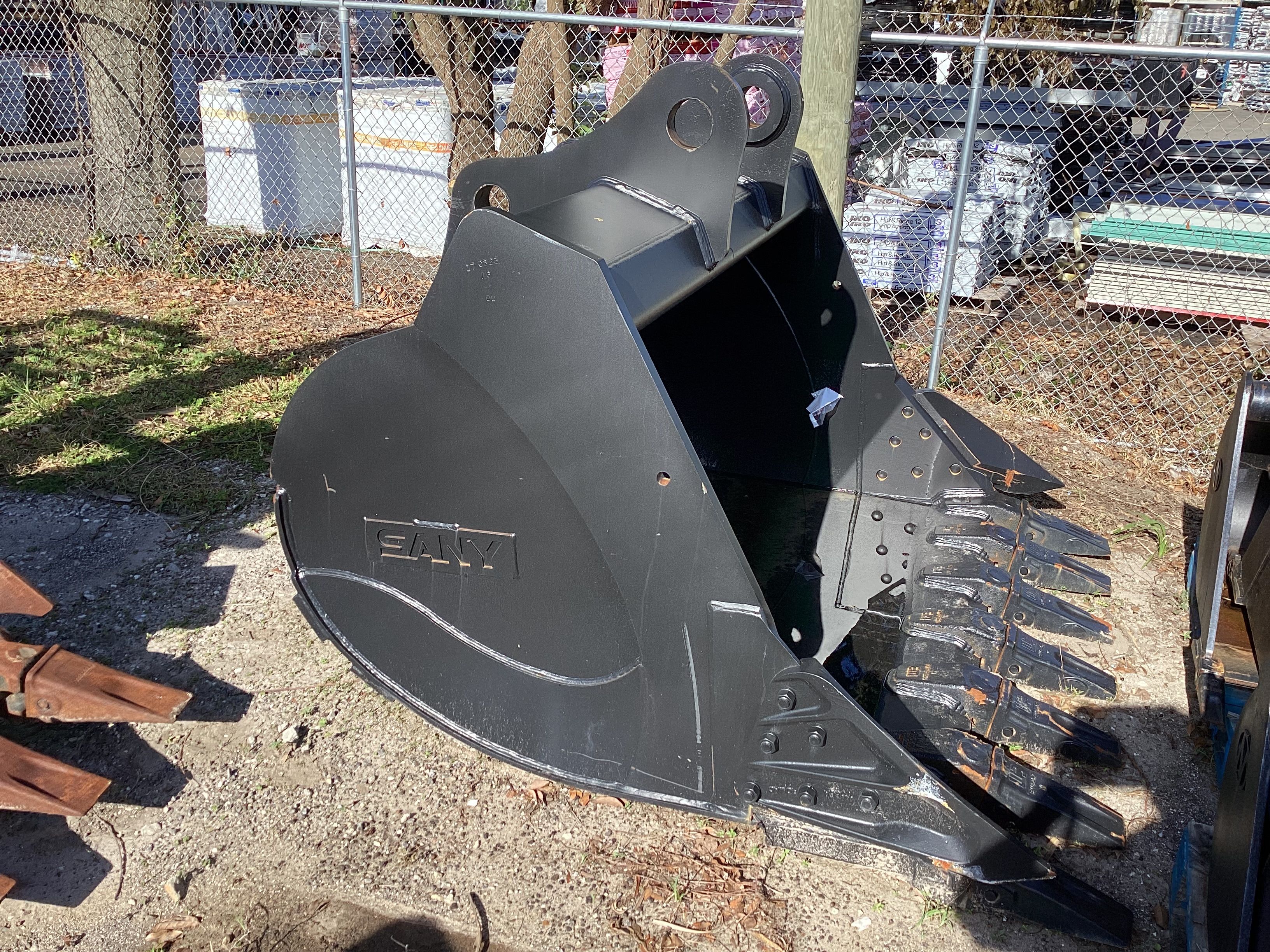 72" BUCKET FOR SY385C Photo 3 Thumbnail