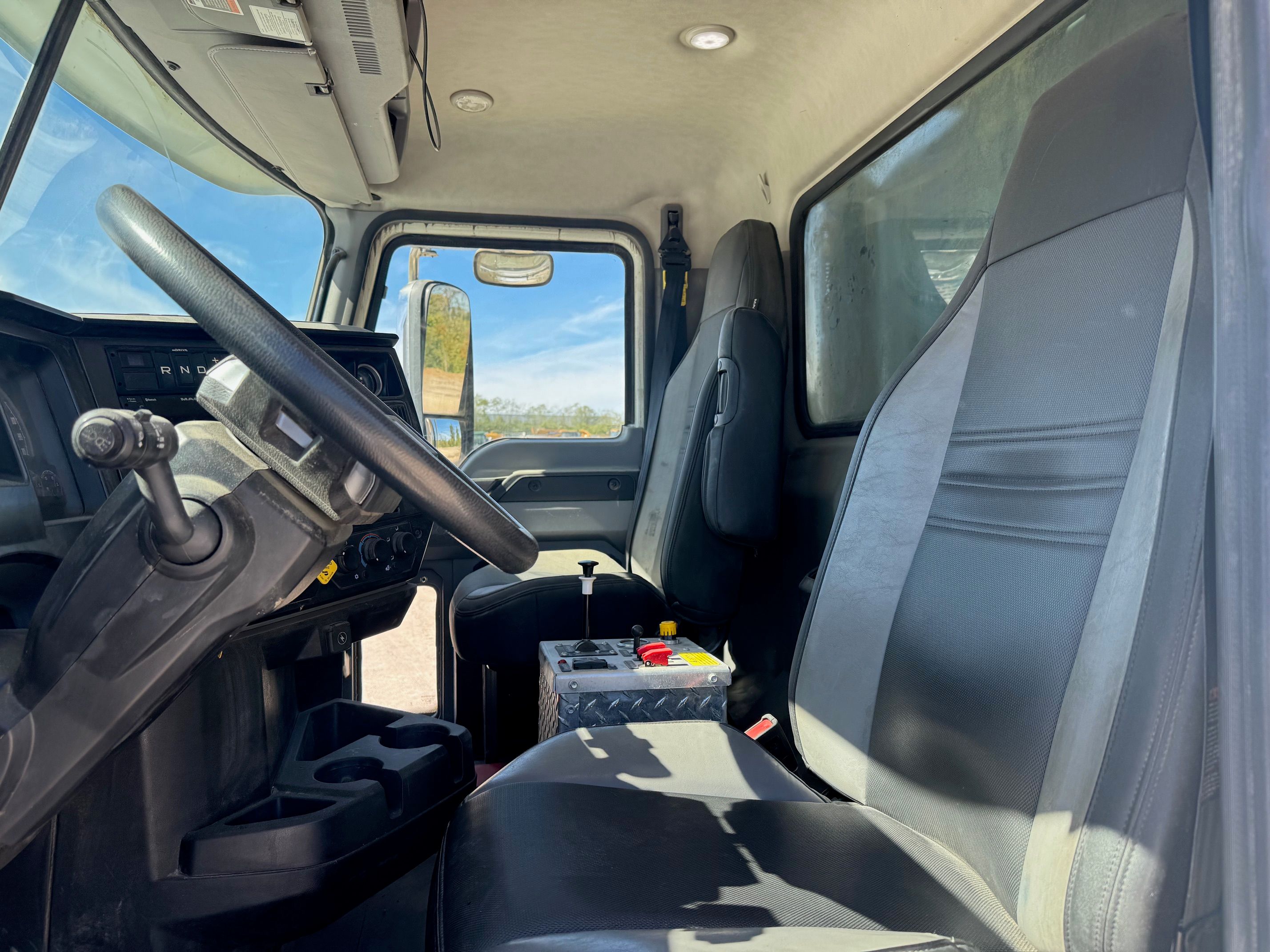 2024 MACK GR64F Photo 5 Thumbnail