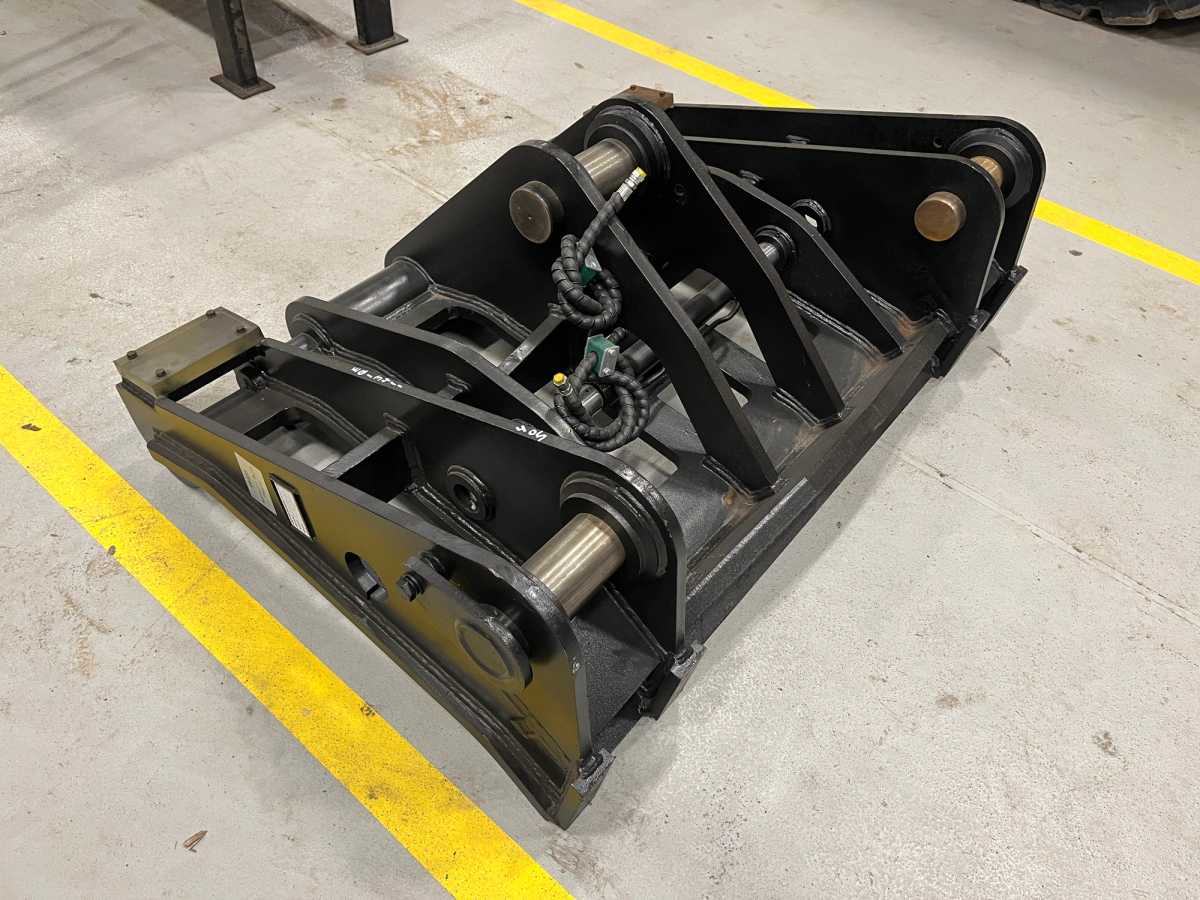 HYDRAULIC QUICK COUPLER FOR SW405K Photo 1