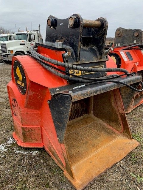 1.5 YD PADDING BUCKET FOR SY215C/SY225C Photo 2 Thumbnail