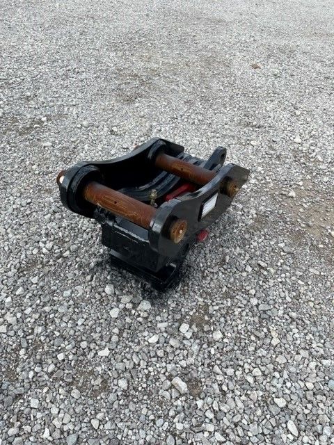 HYDRAULIC QUICK COUPLER FOR SY80U Photo 3 Thumbnail