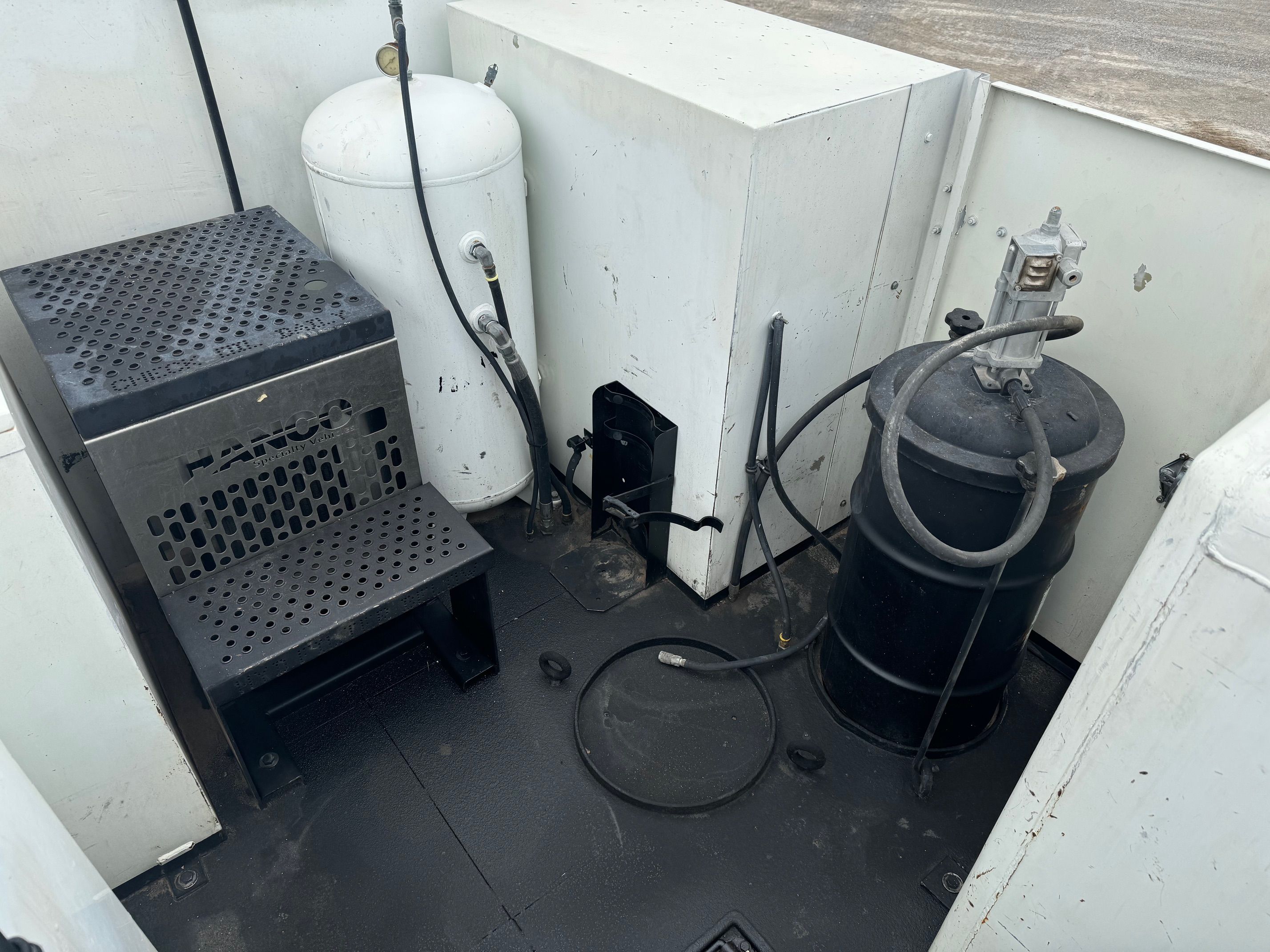 2015 INTERNATIONAL 4400 FUEL AND LUBE Photo 9 Thumbnail