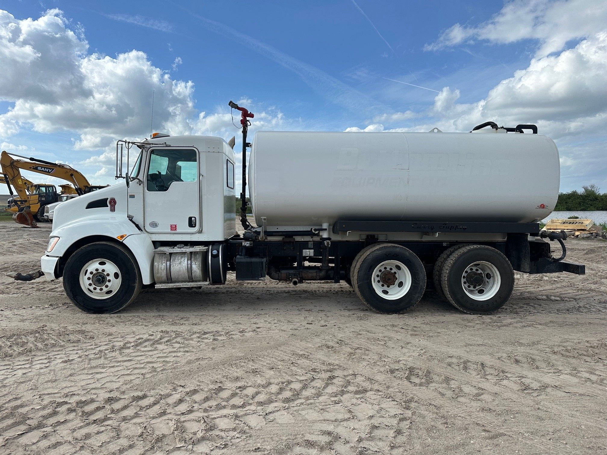 2019 KENWORTH T370 WATER Photo 2 Thumbnail