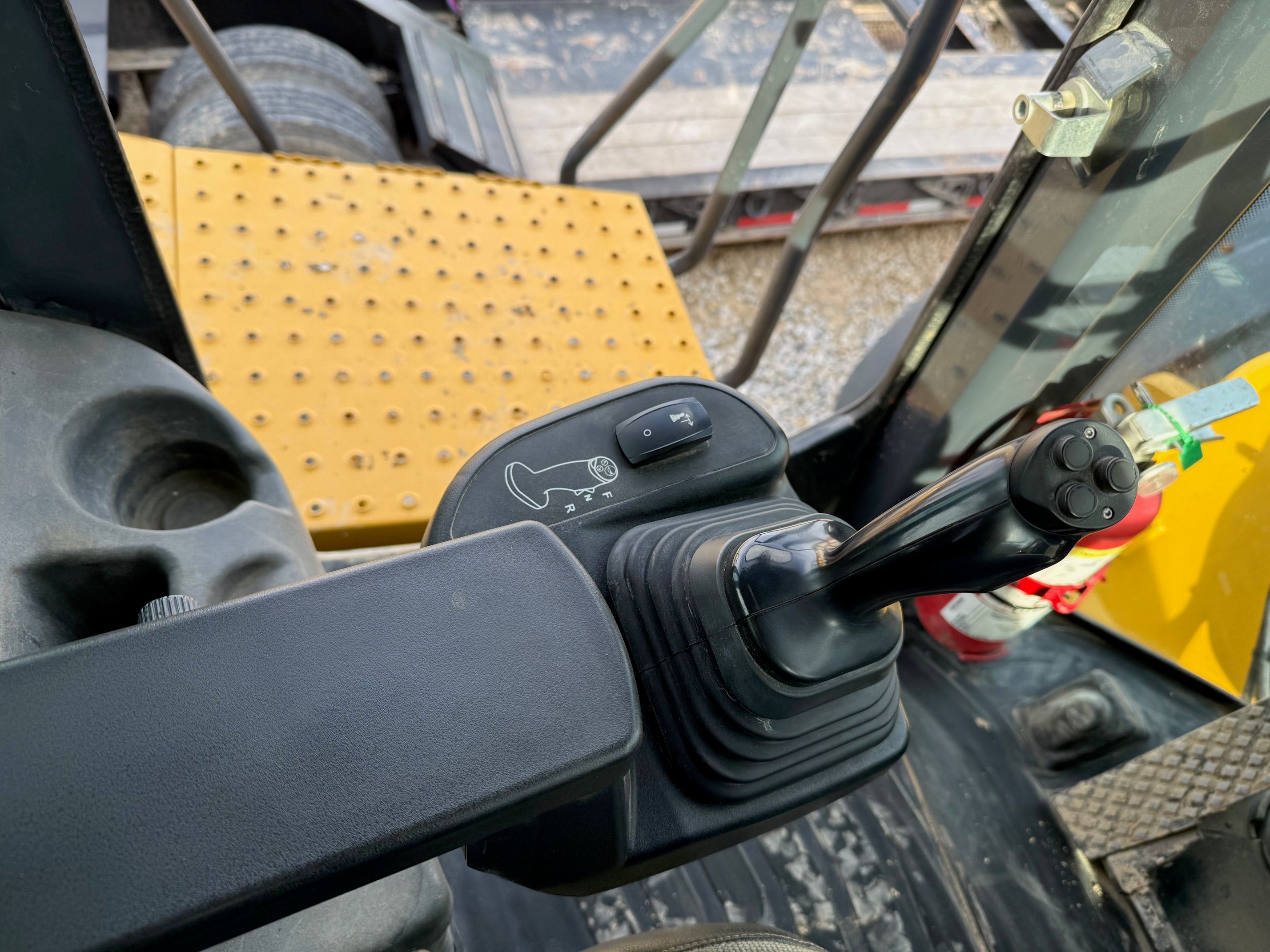 2019 JOHN DEERE 844K Photo 9 Thumbnail