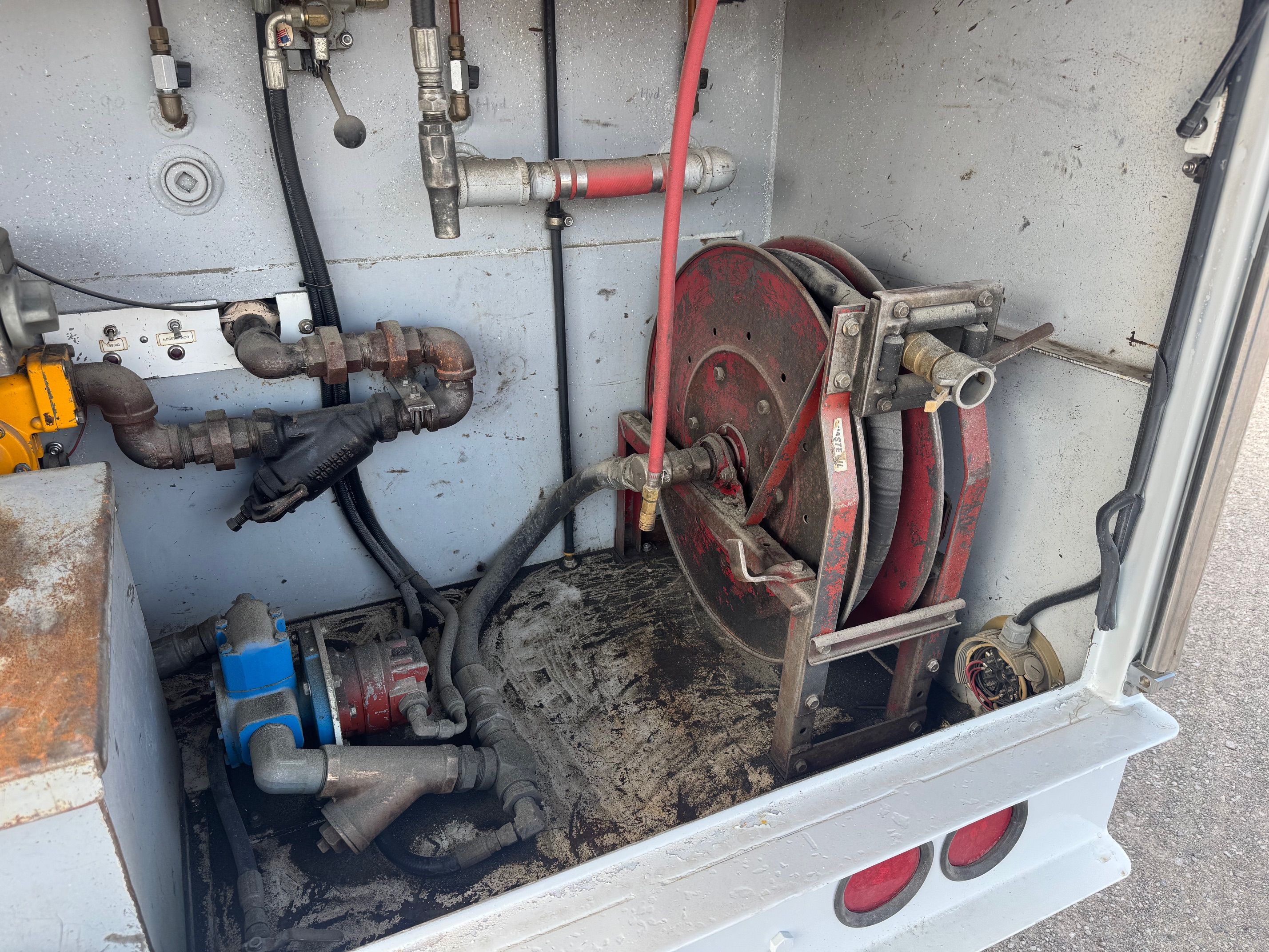 2004 PETERBILT 330 FUEL/LUBE Photo 8 Thumbnail