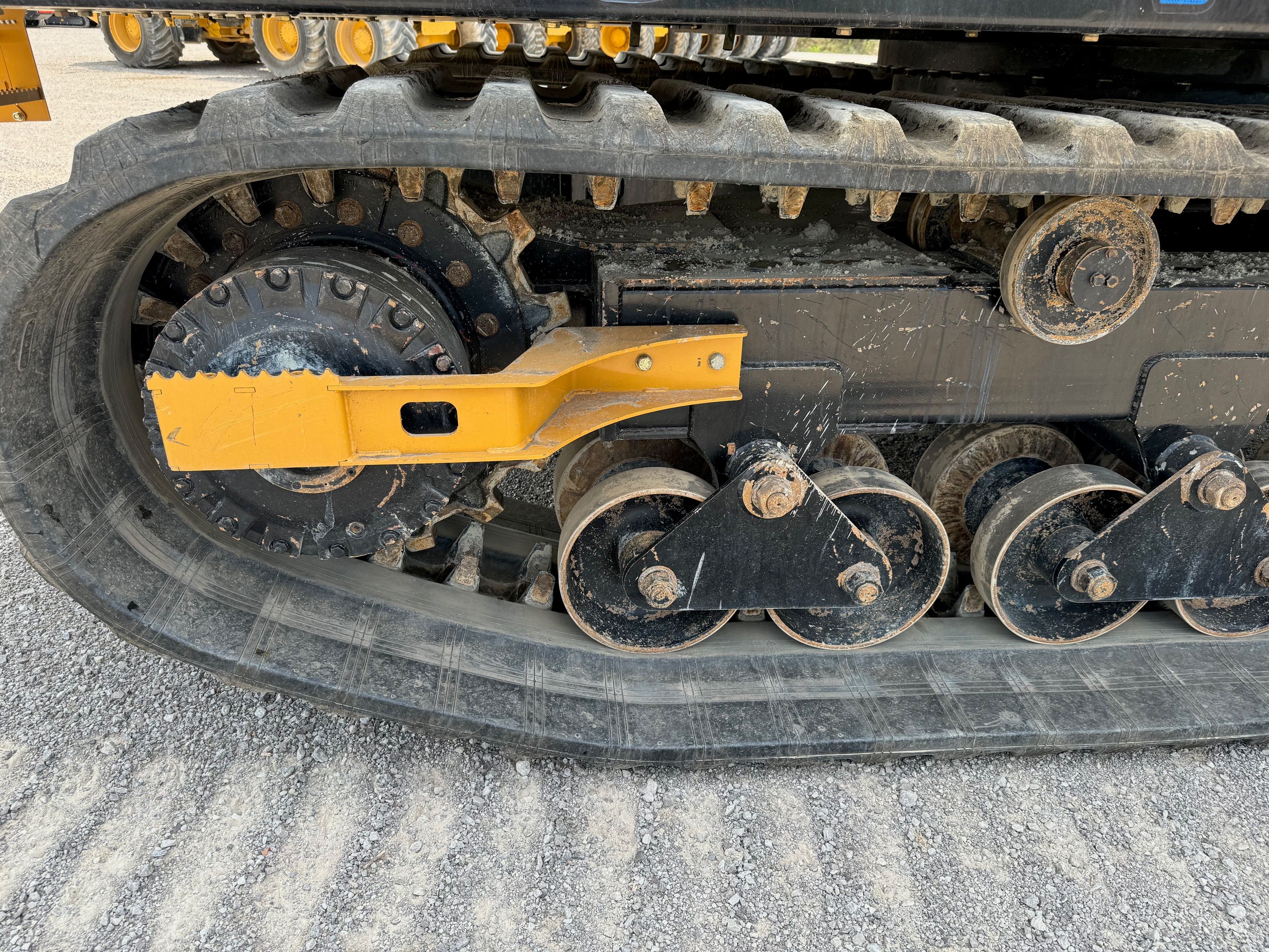 2023 MOROOKA MST 2200VDR Photo 6 Thumbnail