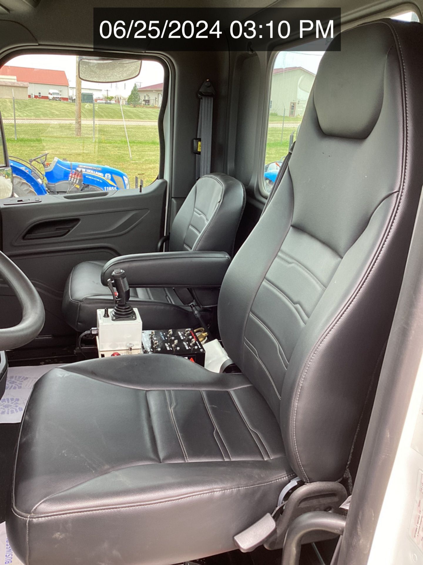 2025 PETERBILT 548 WATER Photo 4 Thumbnail