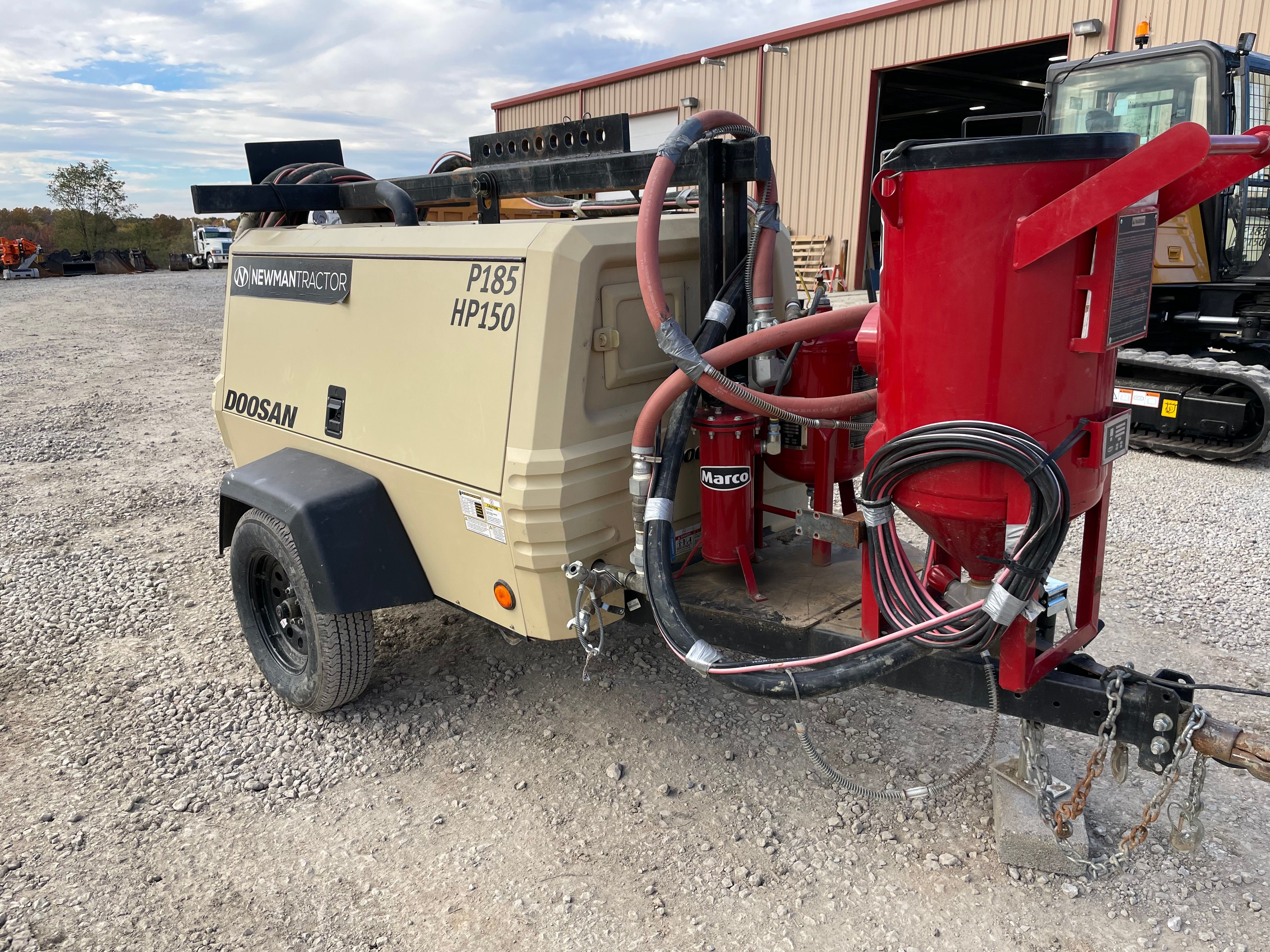 2022 DOOSAN P185 Photo 3 Thumbnail