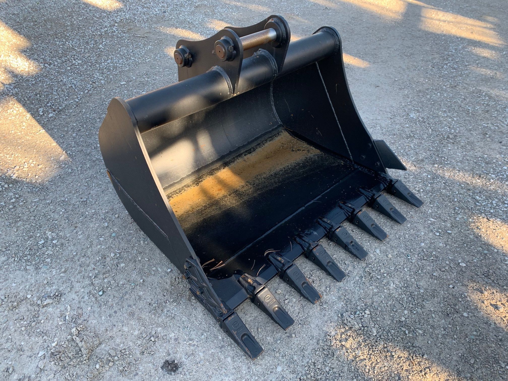 48" BUCKET FOR SY75C Photo 3 Thumbnail