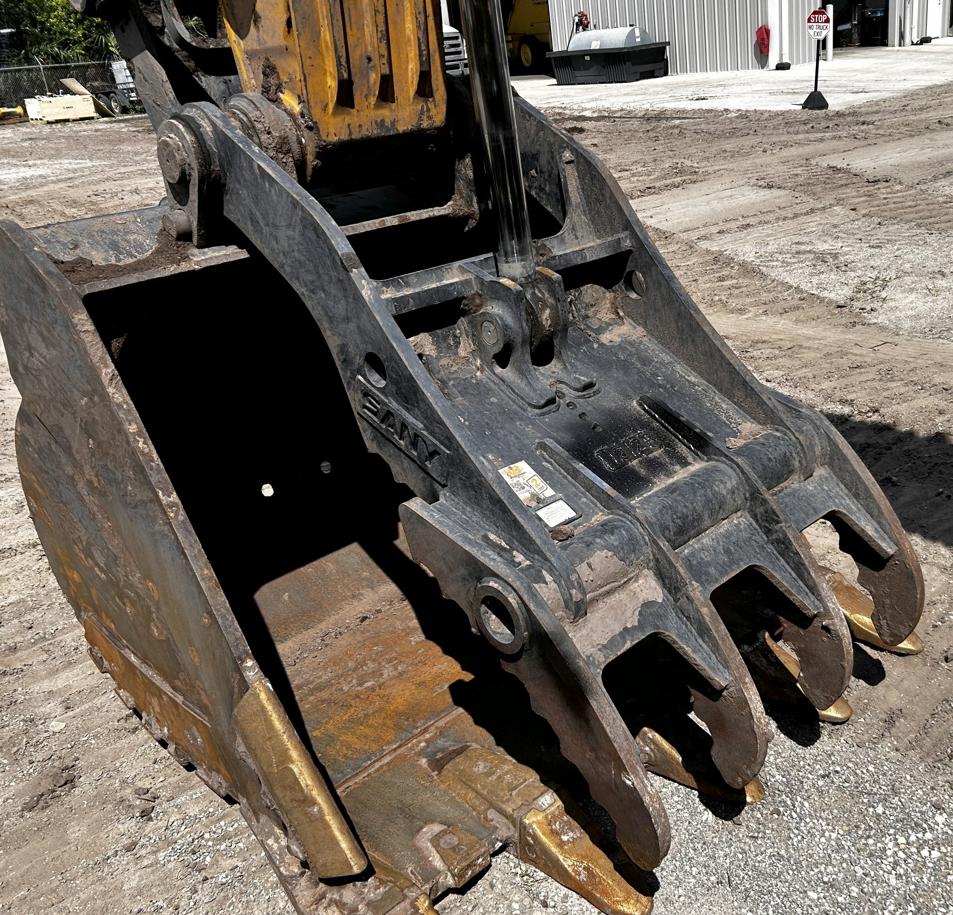 WB SHORT THUMB FOR NEW MODEL SY335C Photo 4 Thumbnail