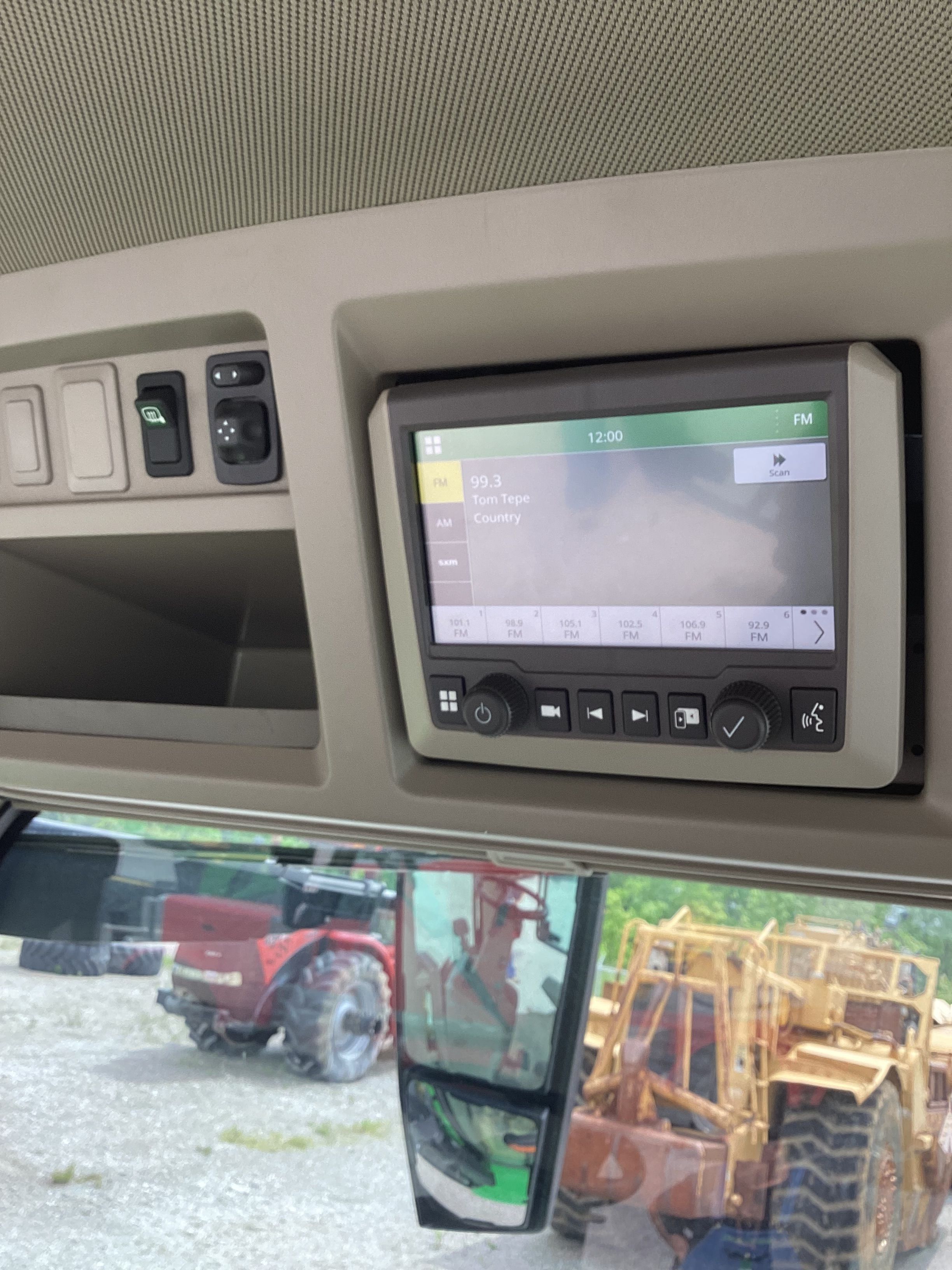 2023 JOHN DEERE 8R 310 Photo 4 Thumbnail