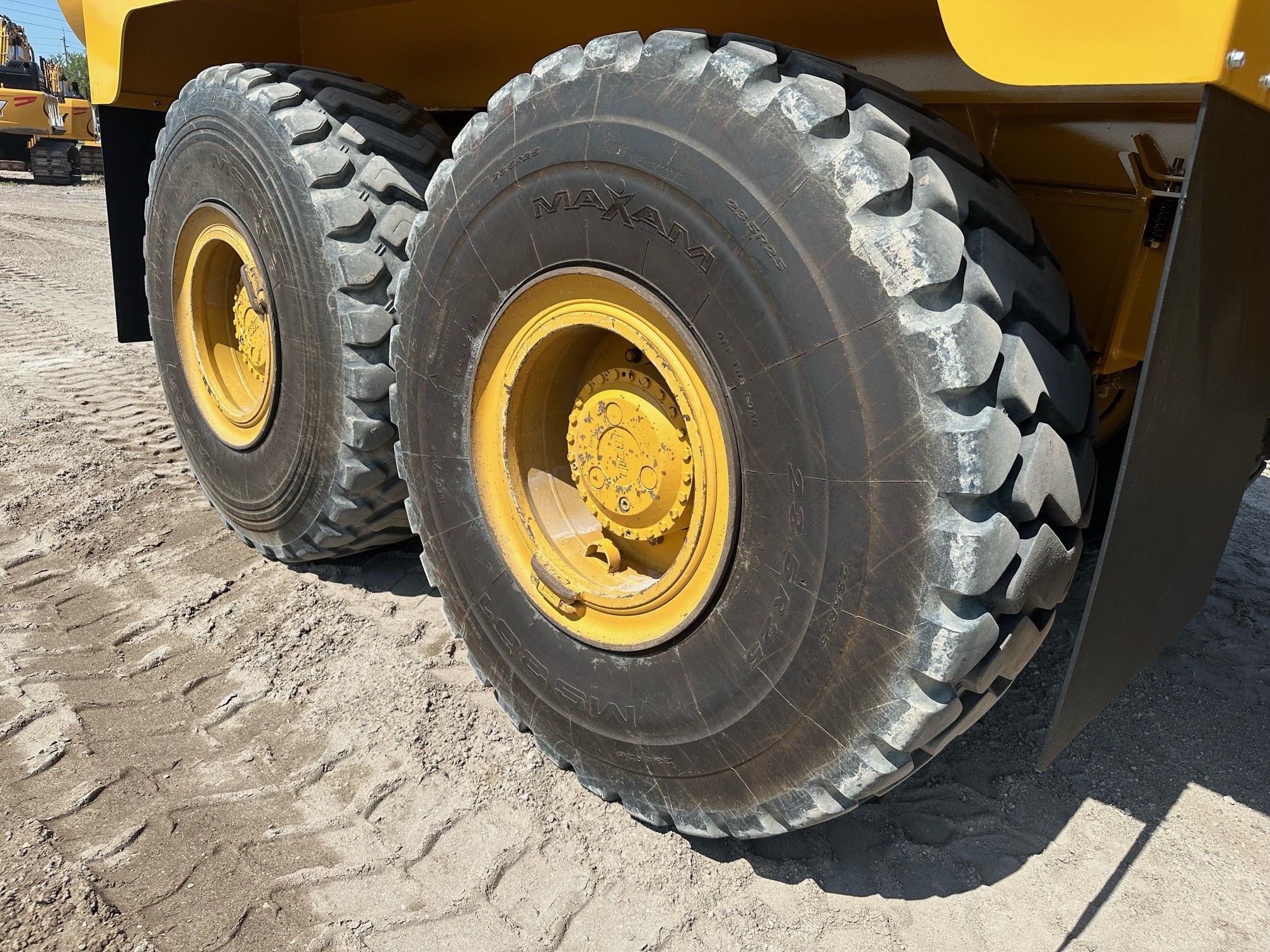 2019 BELL B25E Photo 14 Thumbnail