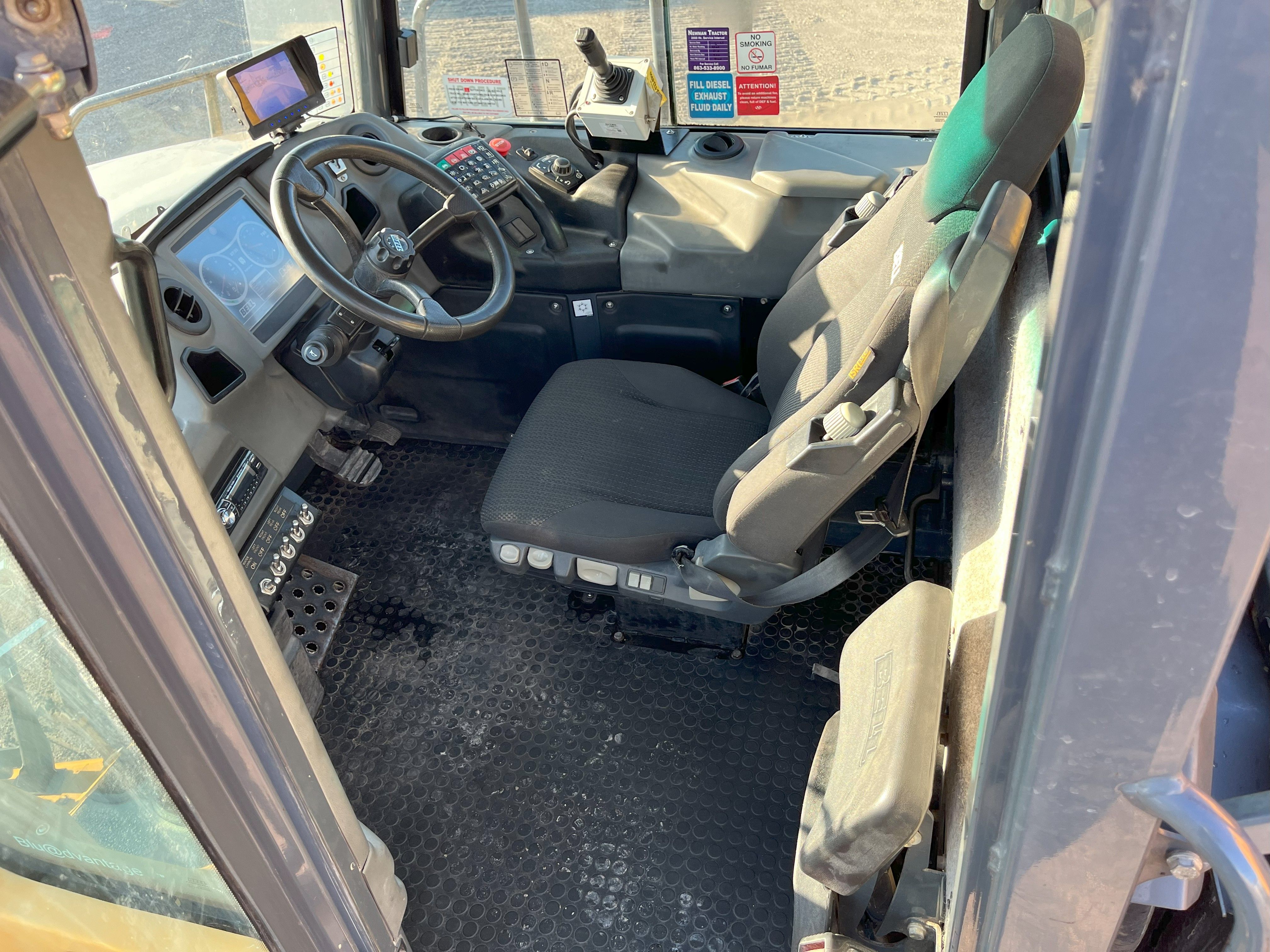 2015 BELL B30E Photo 7 Thumbnail