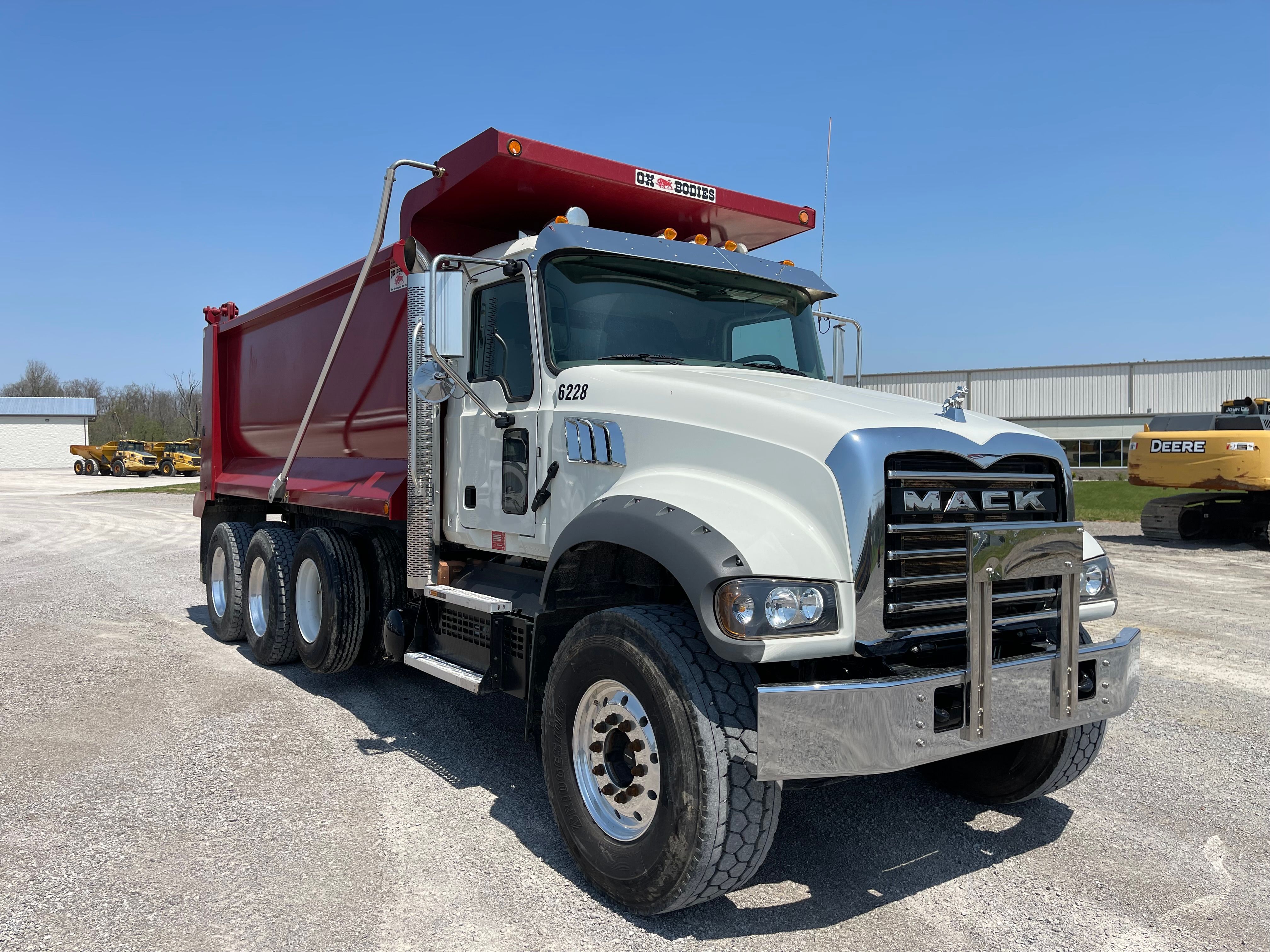 2021 MACK GR64F Photo 6 Thumbnail