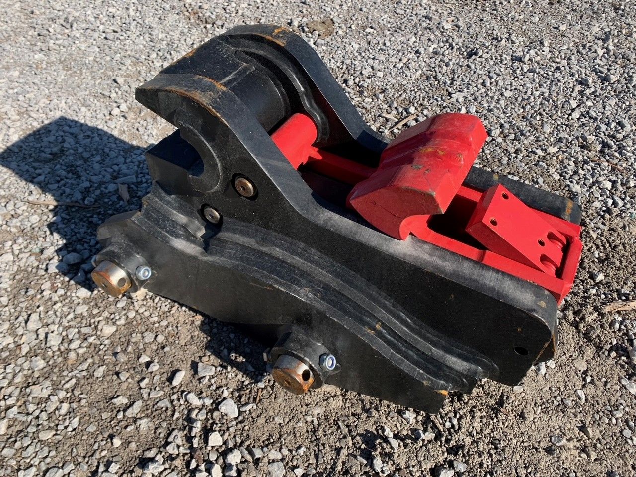 HYDRAULIC QUICK COUPLER FOR SY95C Photo 3 Thumbnail