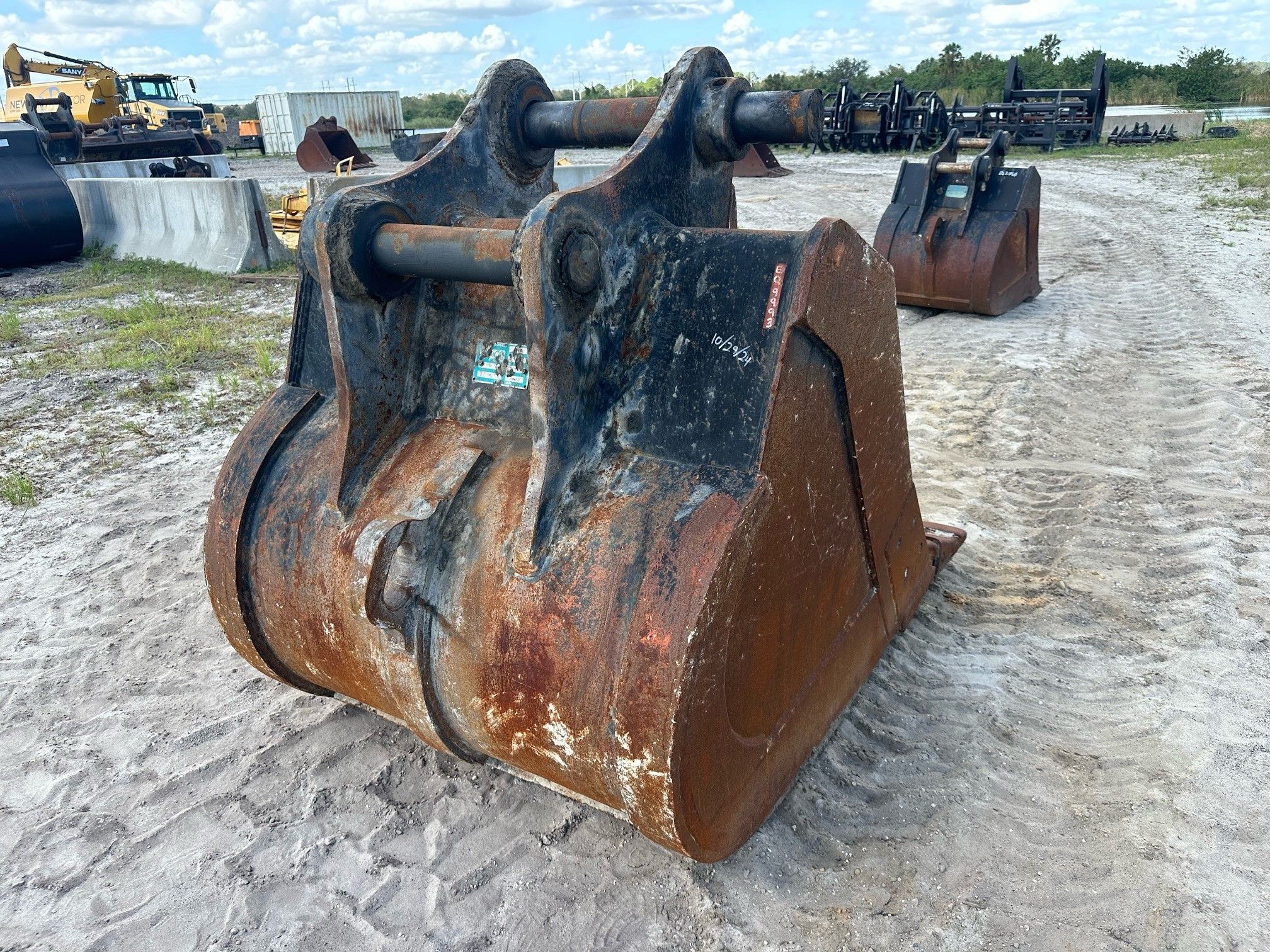 48" EXCAVATOR DIGGING BUCKET FOR SY365C Photo 1 Thumbnail