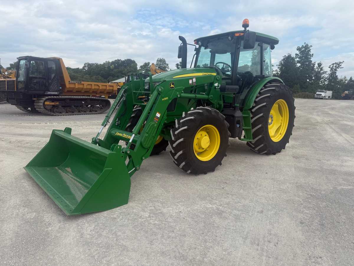 2022 JOHN DEERE 6135E Photo 1