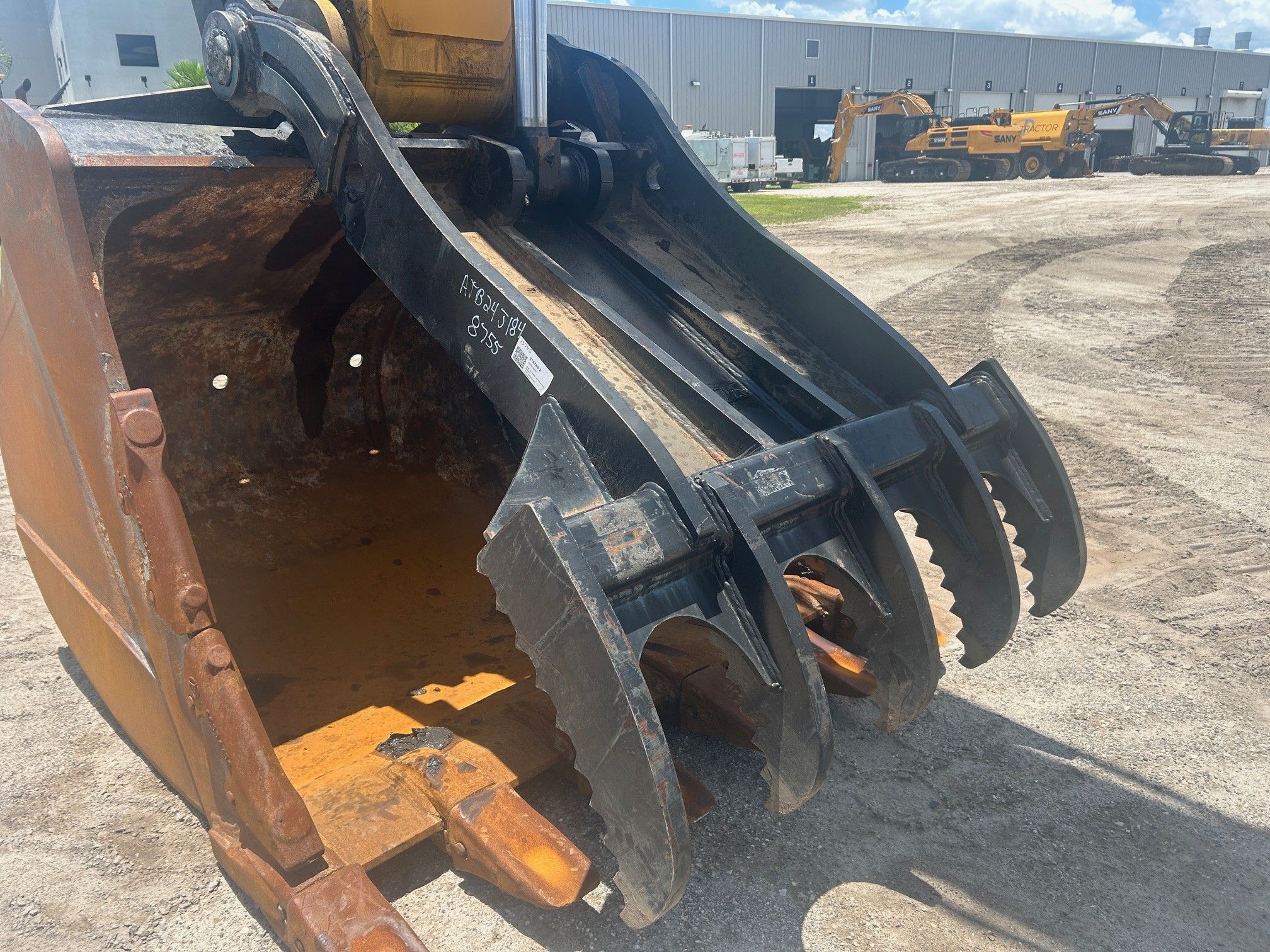 THUMB FOR A SY500 (NO QUICK COUPLER) Photo 3 Thumbnail